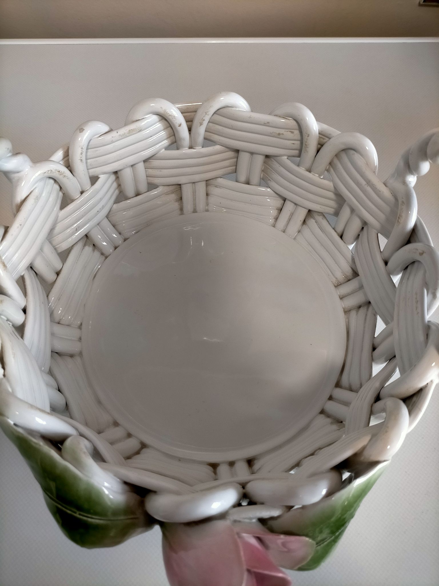 Plat en céramique tressée