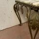 Table basse en fer forgé martelé plateau en marbre brèche xx siècle