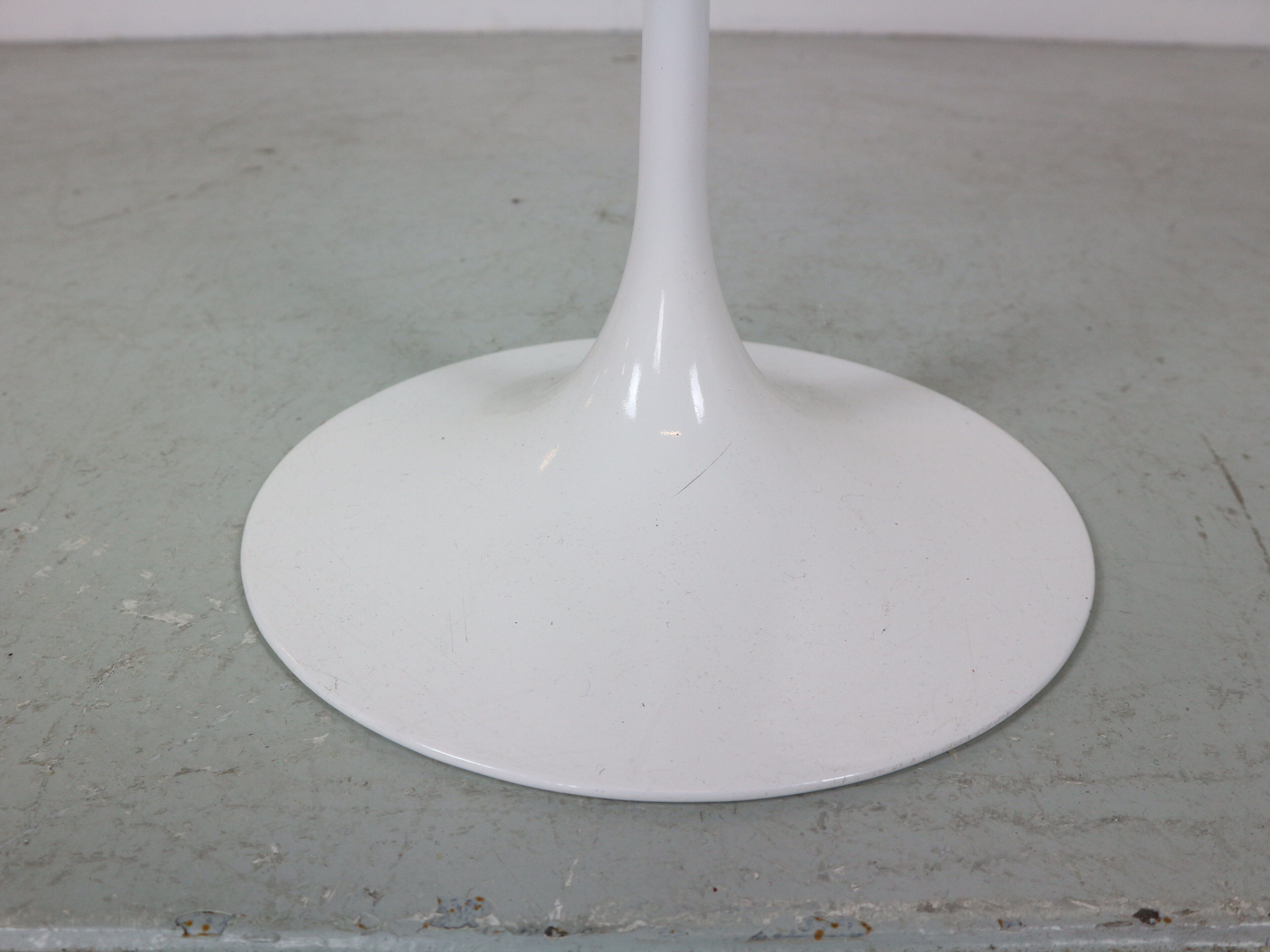 Eero Saarinen White Vintage Tulip Side Table for Knoll, 1960