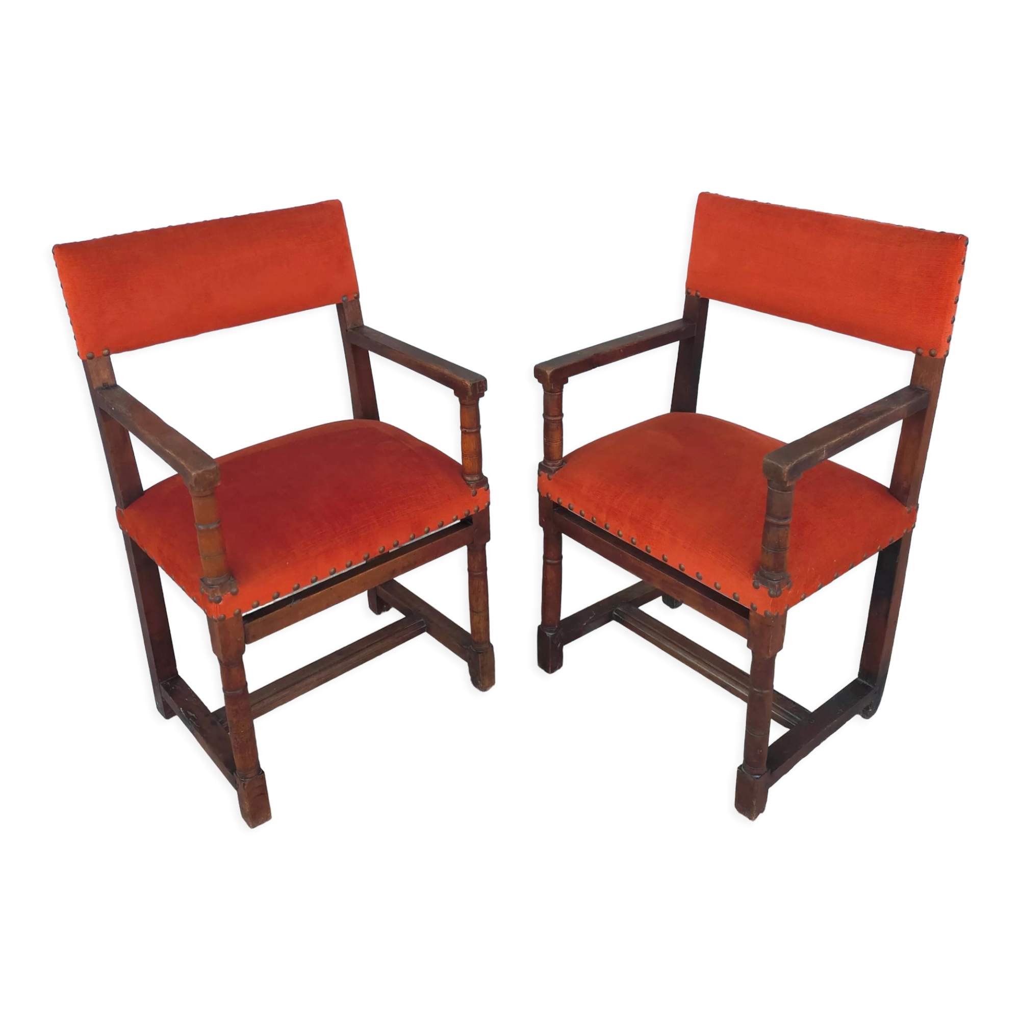 Paire de fauteuils rustiques en noyer