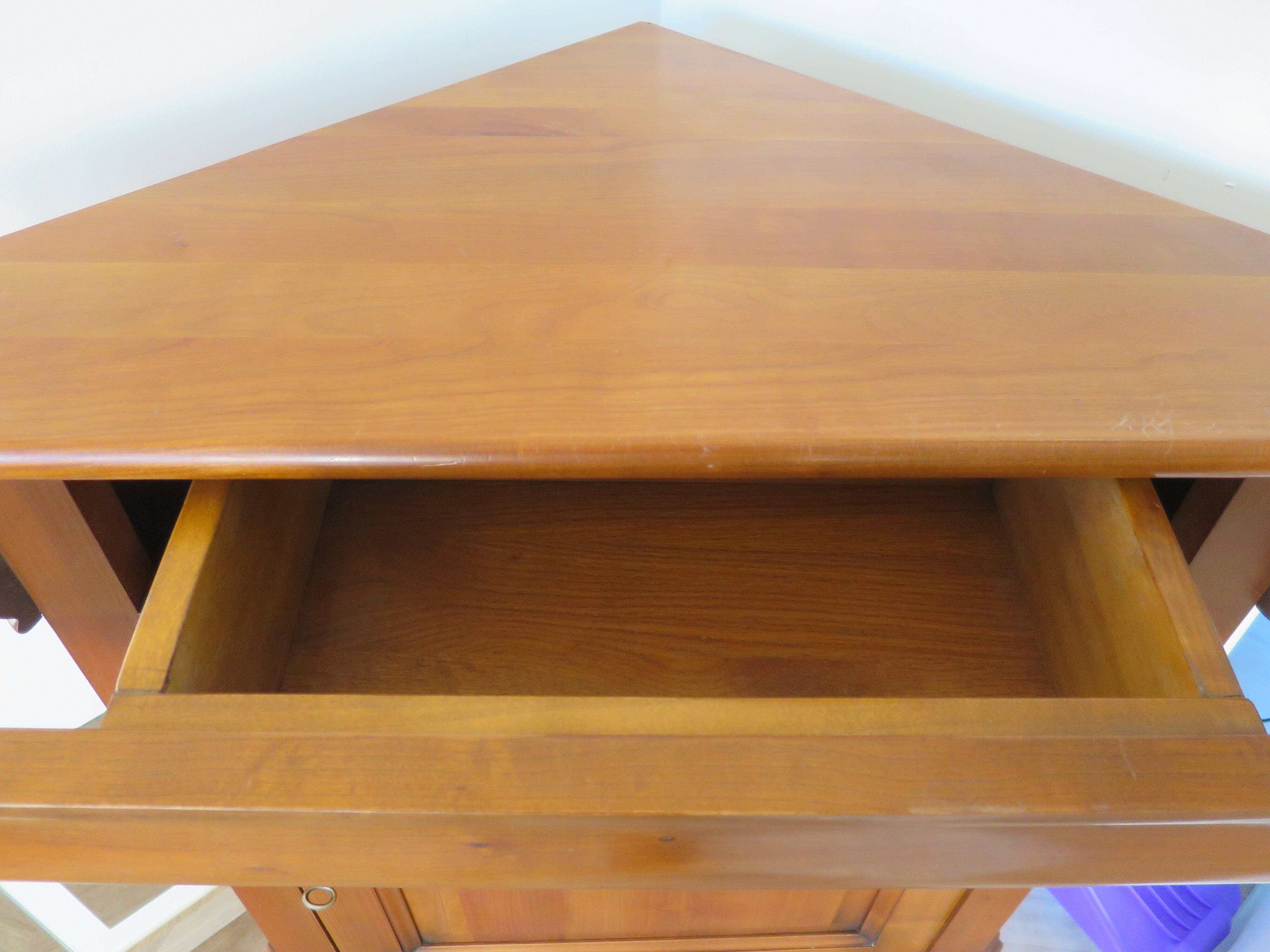 Beautiful corner cupboard - cherry stain - Drawer - one door - Louis Philippe style