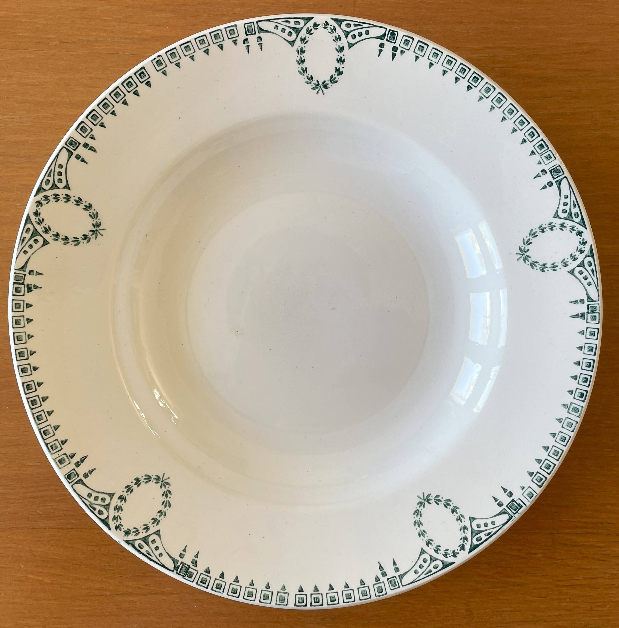 6 old hollow plates in Saint-Amand earthenware (North)