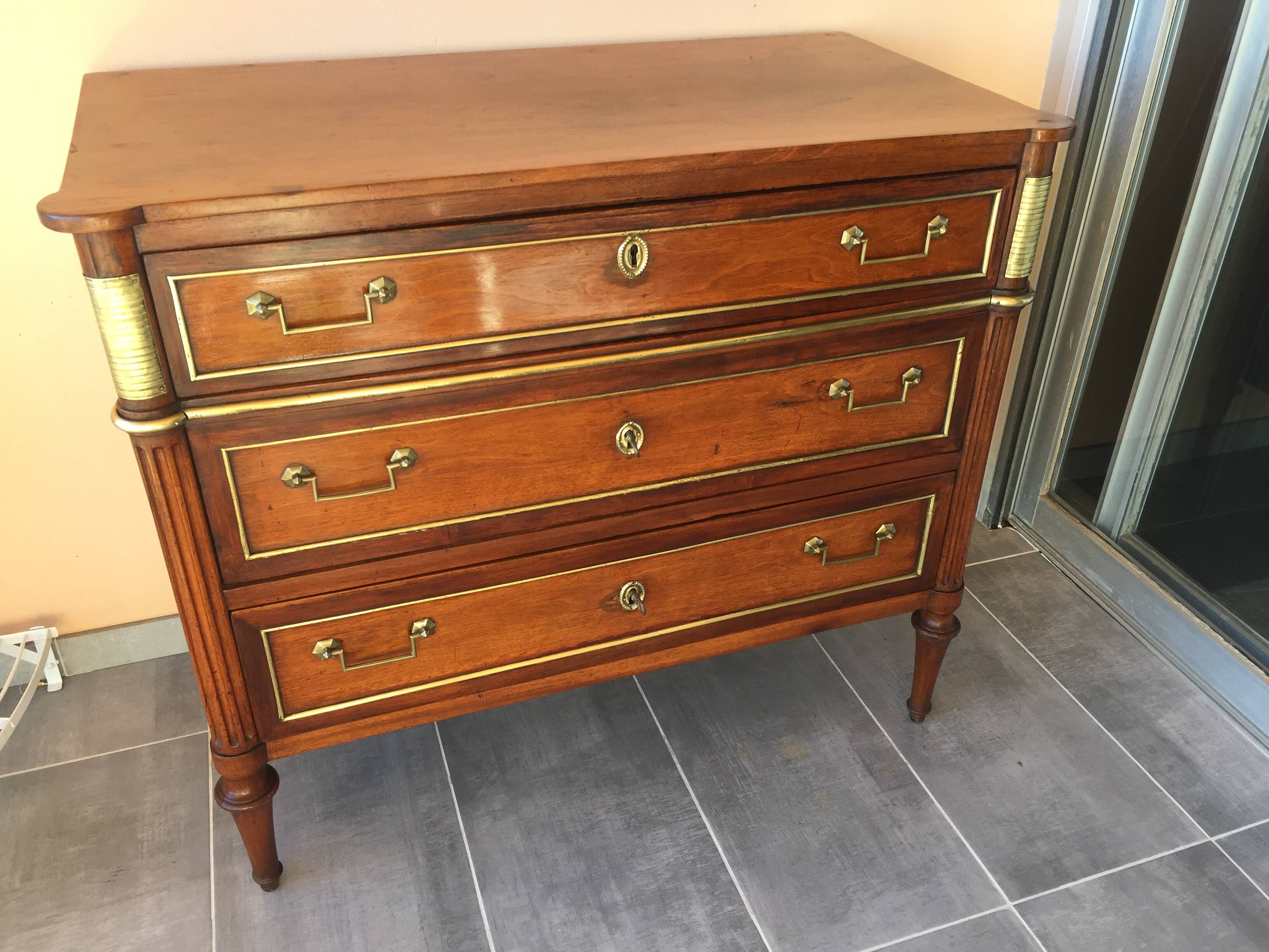 Directory chest of drawers