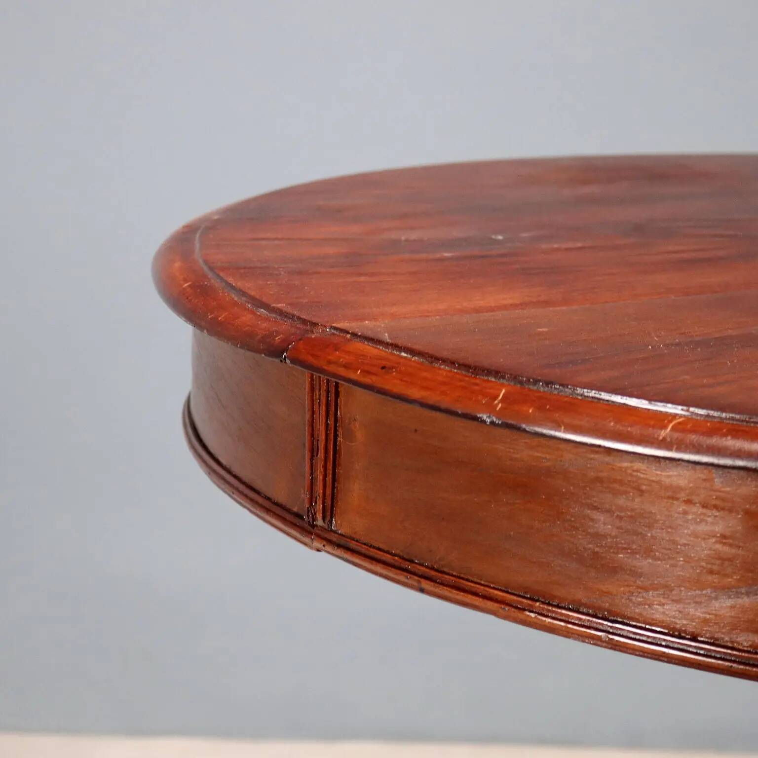 Antique extendable table in oak and poplar, Italy, 19th century.