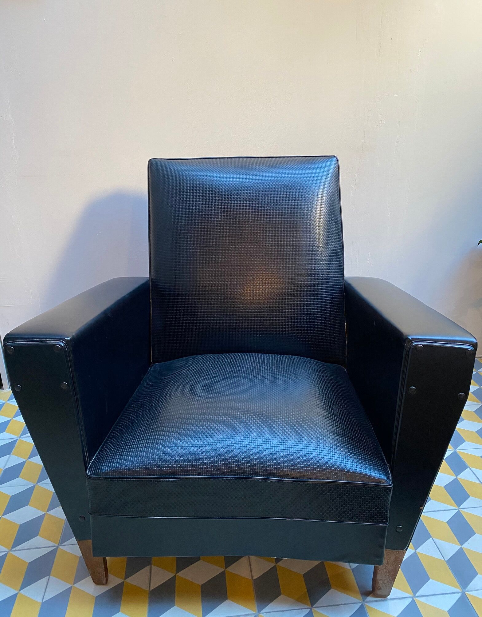 Vintage armchair skaï