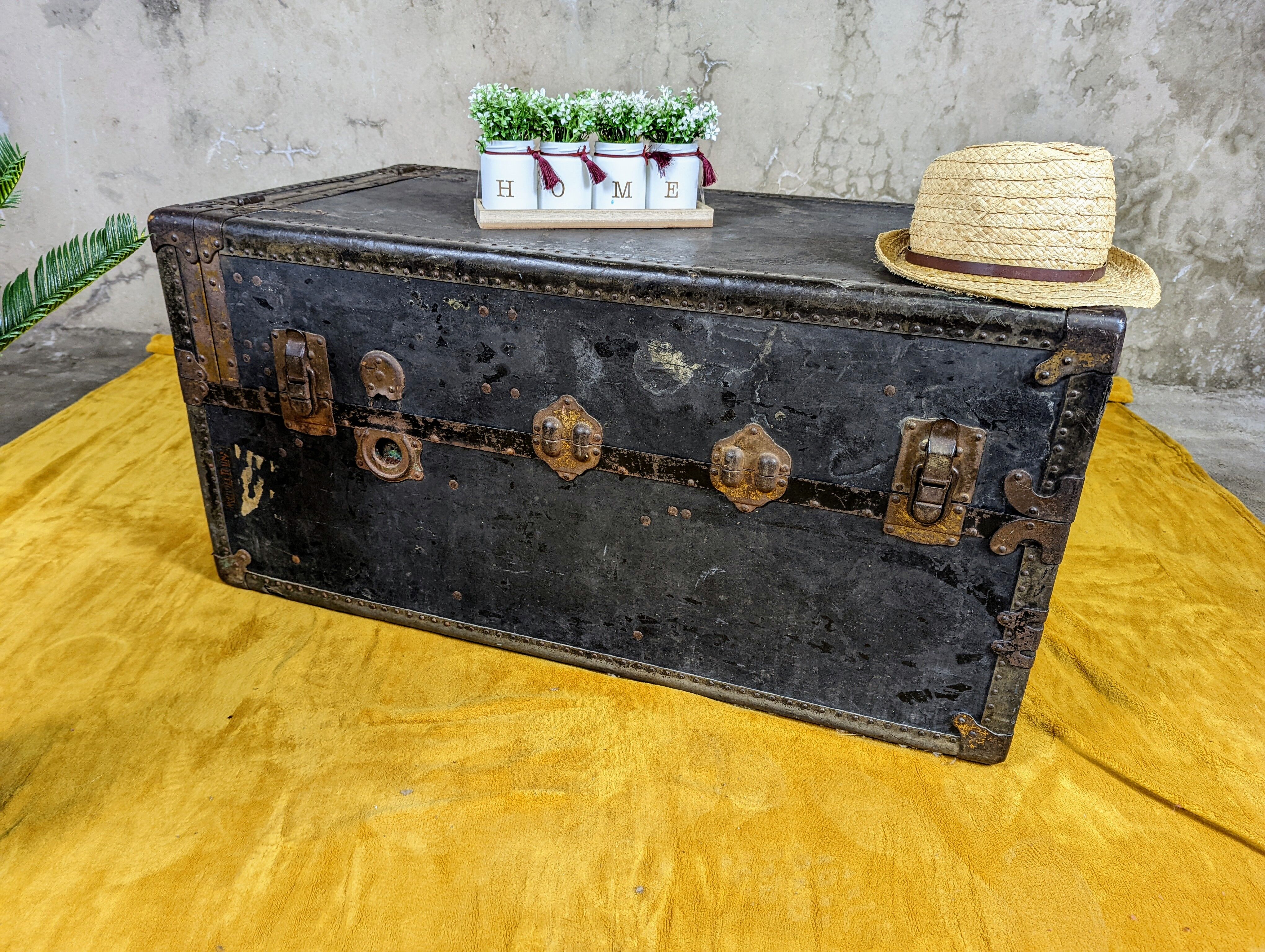 Antique travel trunk mendel trunk
