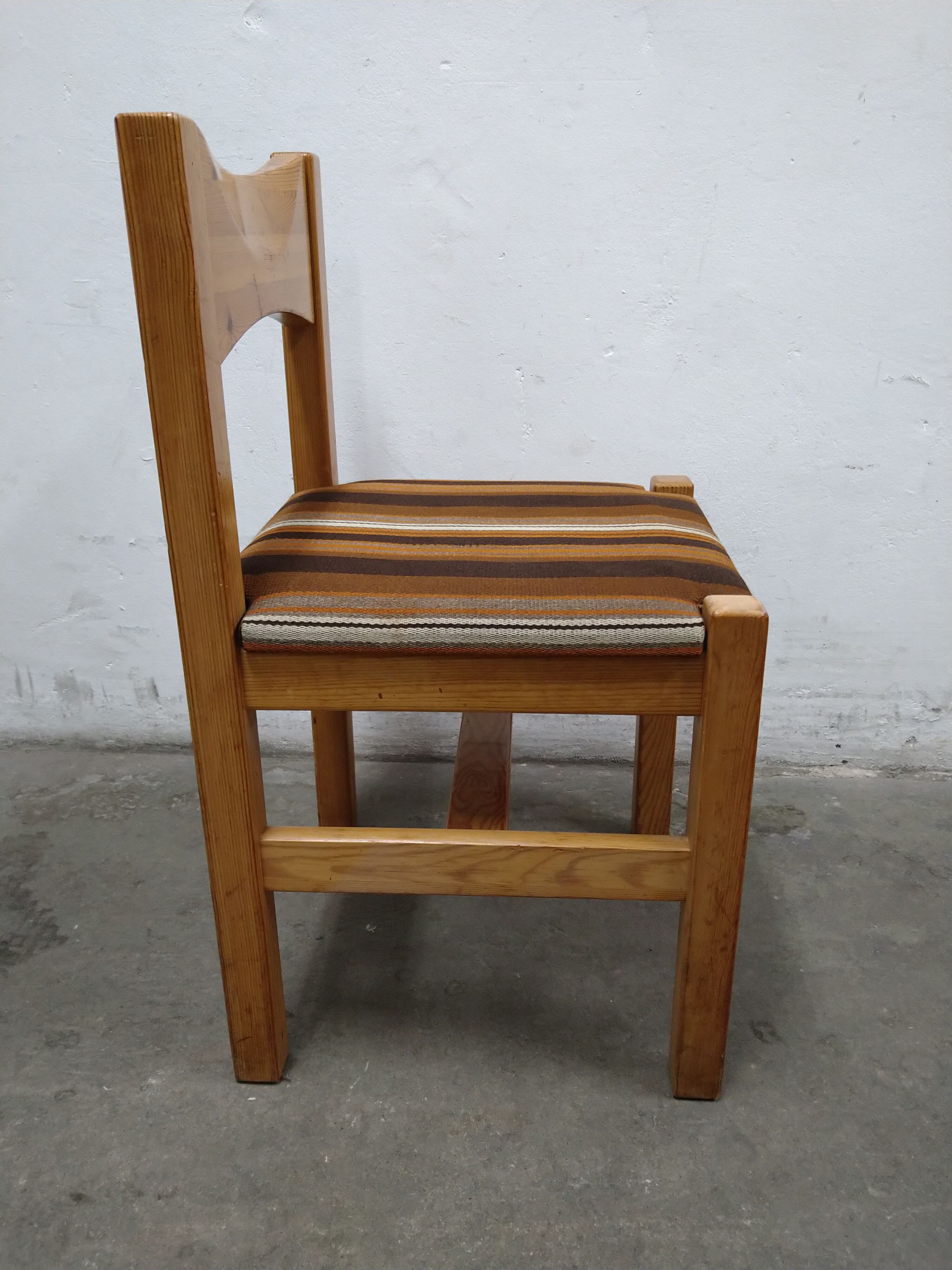 5 chaises hongisto conçues par ilmari tapiovaara en 1963