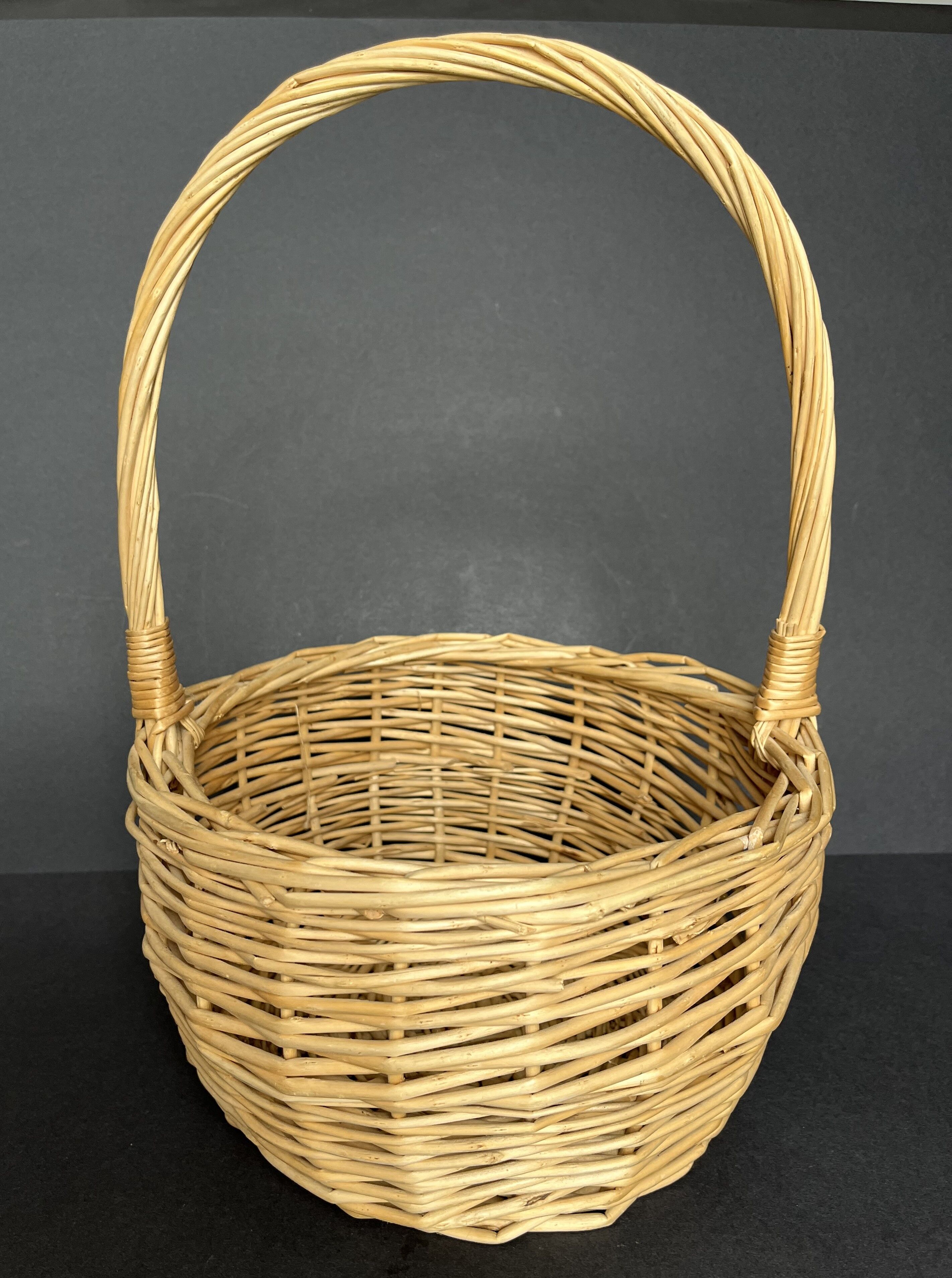 Round wicker basket