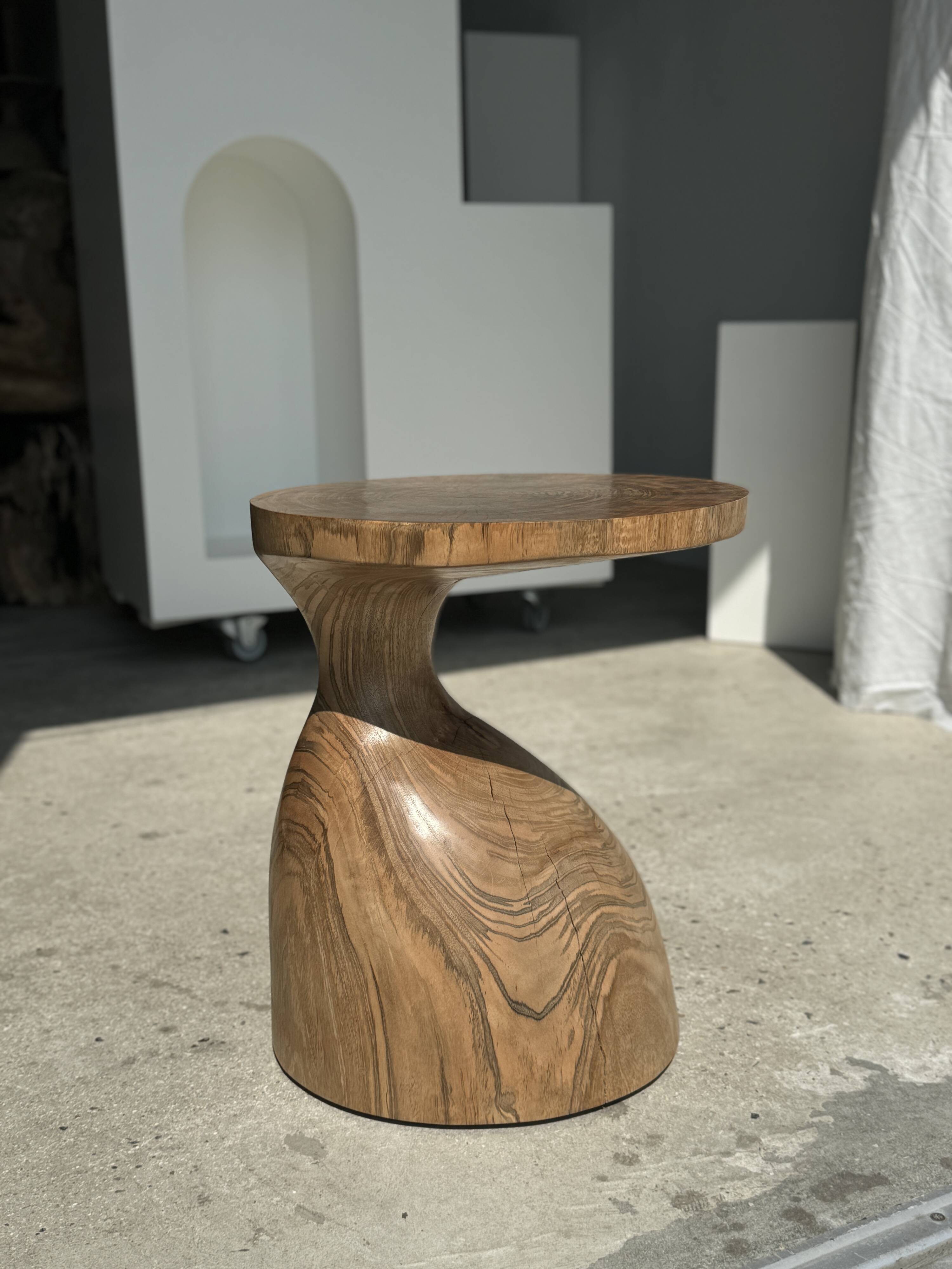 Solid wood side table (monoxyl) organic shape natural color