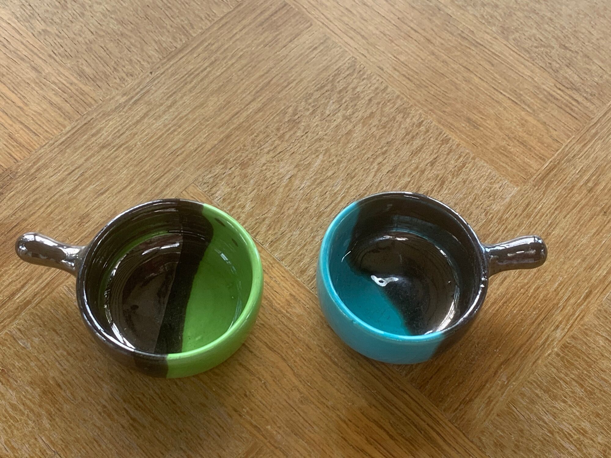 Set of two coquetiers and two caquelons in vintage 1950 two-tone ceramic