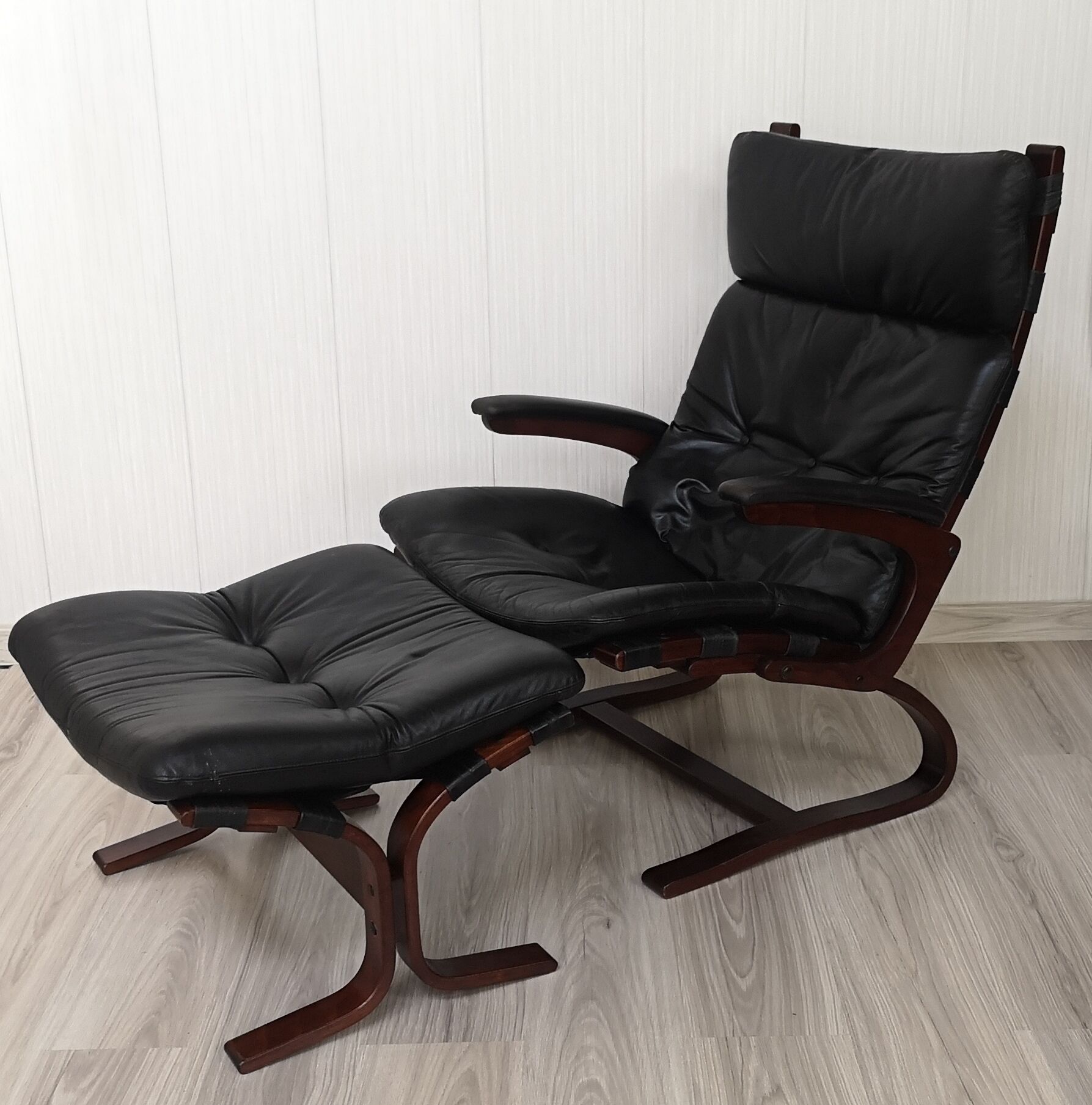 Vintage Model Kengu Lounge Chair and Footstool Set by Elsa & Nordahl Solheim for Rybo Rykken & Co