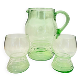 Art Deco carafe and its two glasses, in uraline