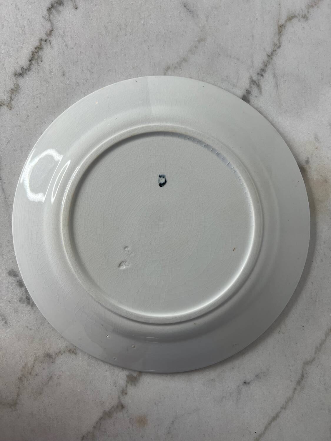 Round presentation dish, iron earth, Onnaing Moisson