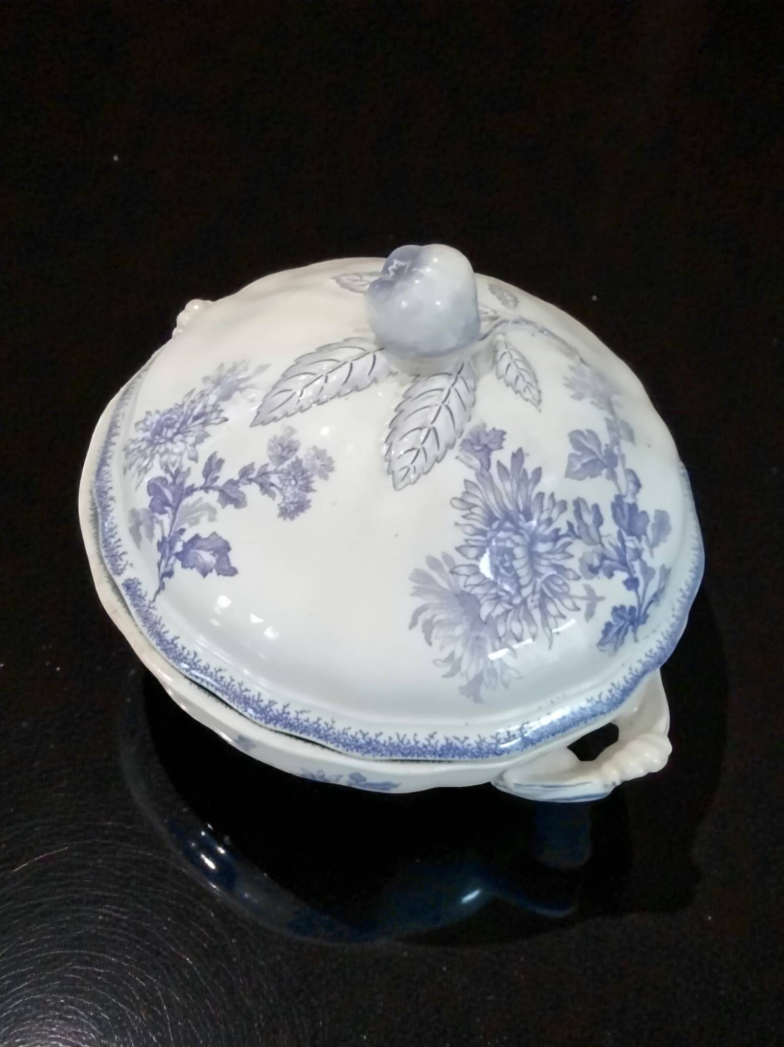Part of a 25-piece Sarreguemines earthenware dinner service - Purple floral decoration