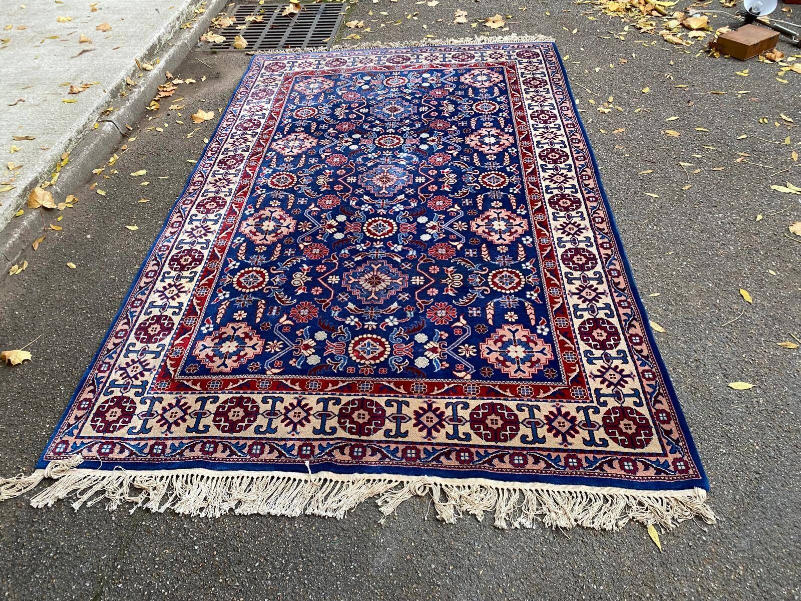 Chinese Sinkiang rug in burgundy handmade wool 200x300cm from 1970