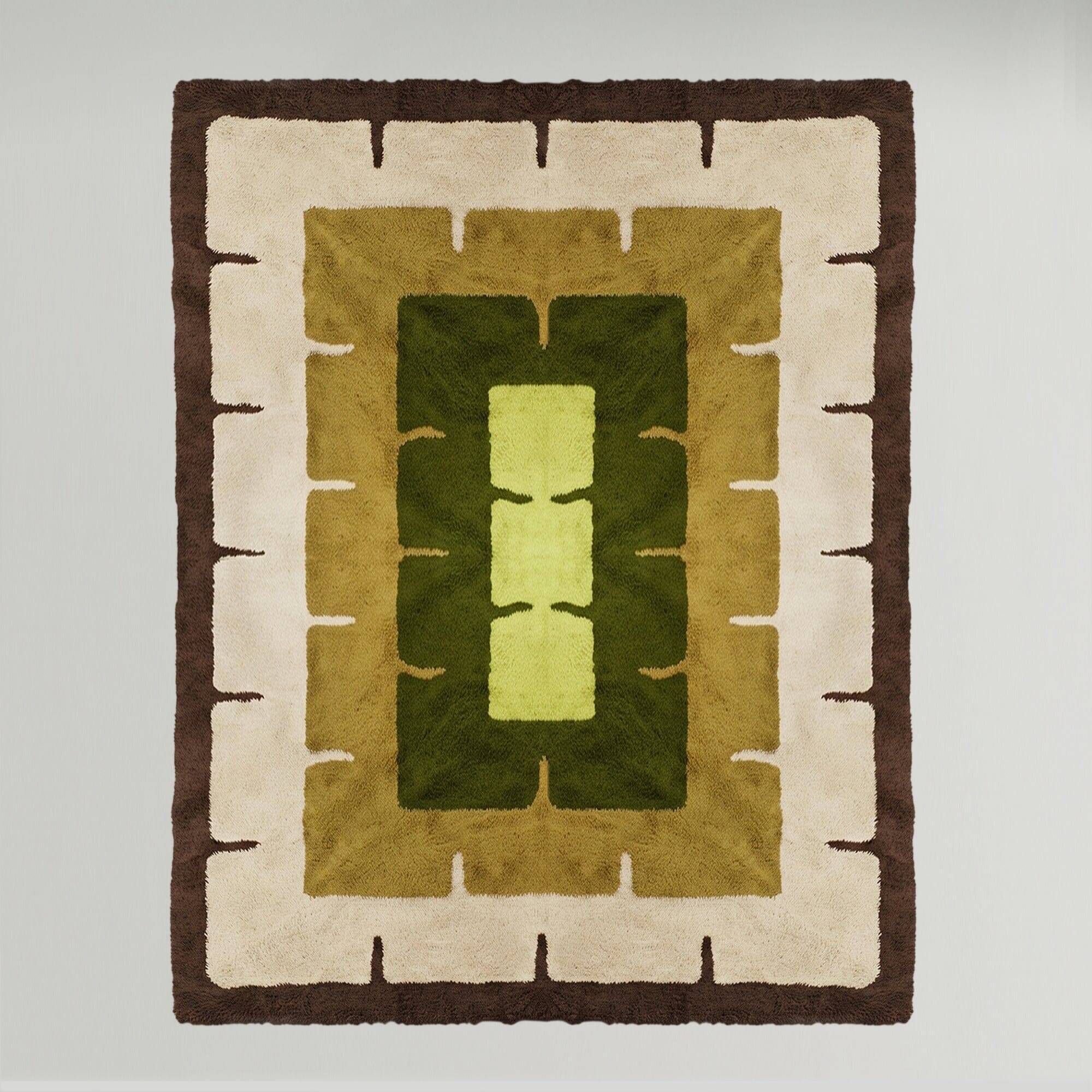 1970s gorgeous geometric space age rug in wool. Made in Italy