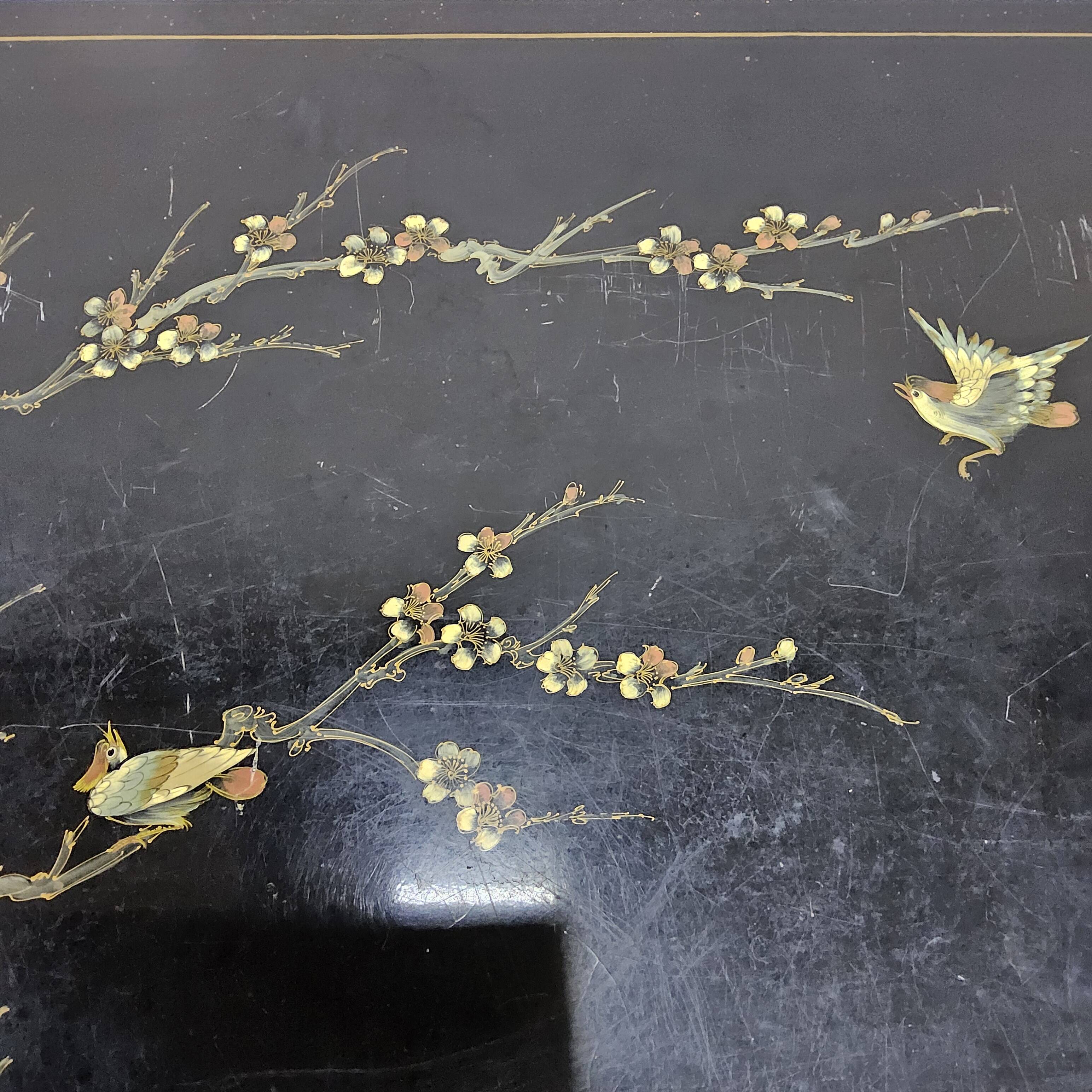Cabinet vintage chinois laqué noir avec oiseaux et fleurs bohème