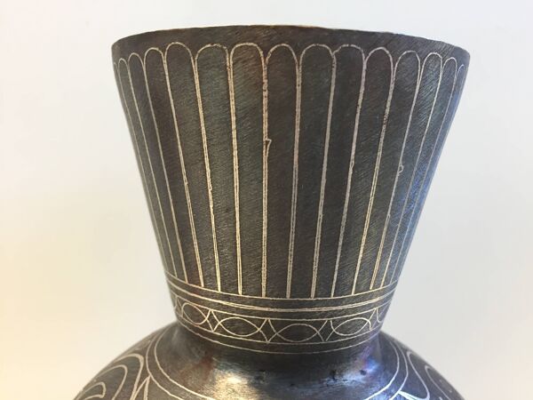 Ancien Vase en Acier Damasquiné d'Argent Style Indo-Persan Travail Marocain