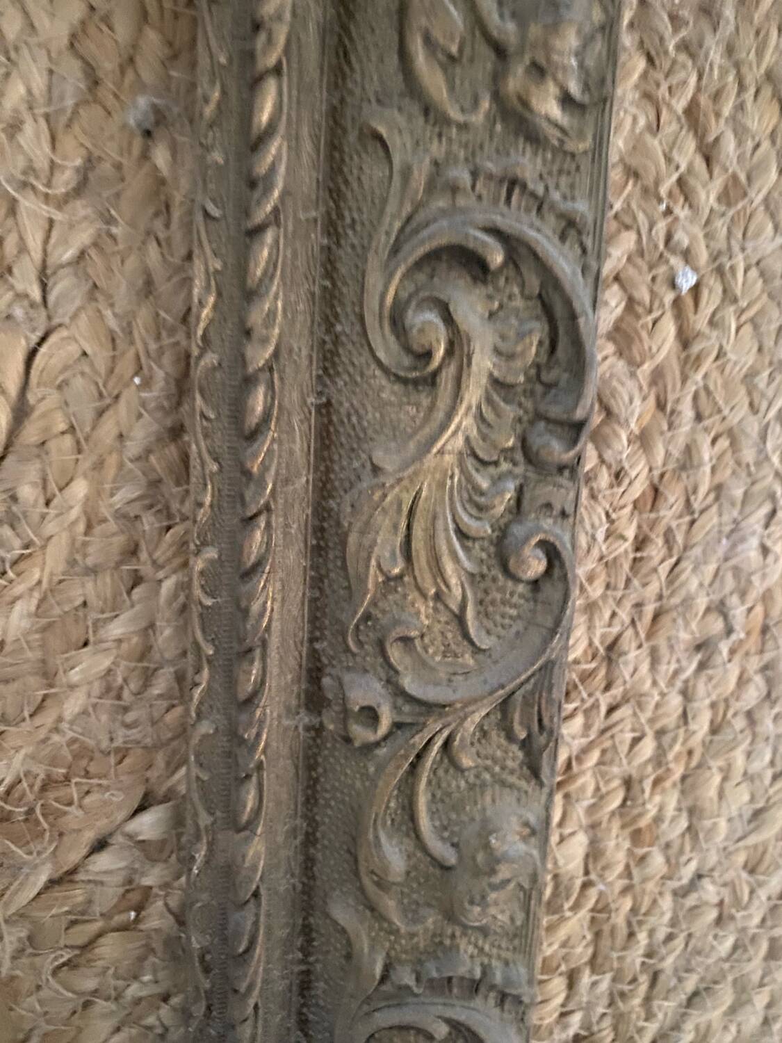 Grand cadre en bois doré sculpté début XXe.