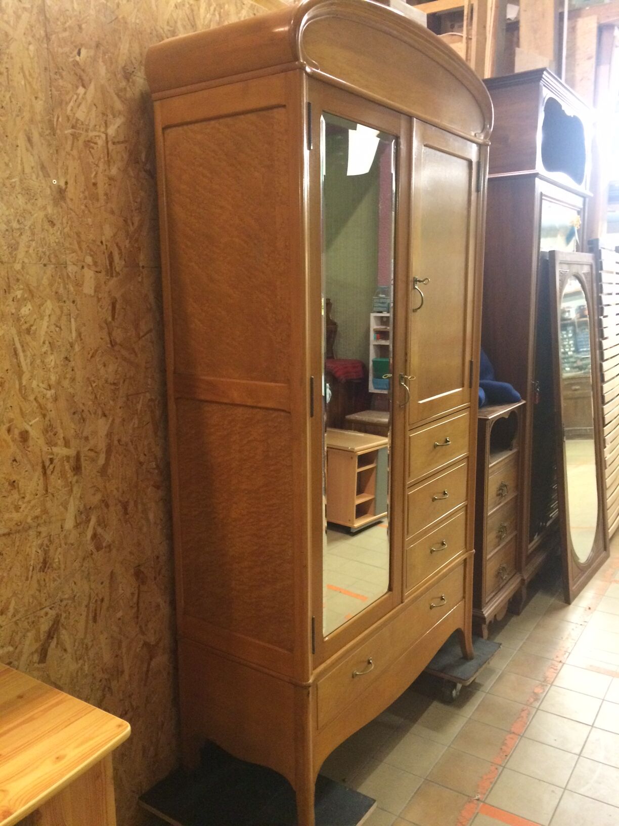 Art Deco cabinet in oak and veneer