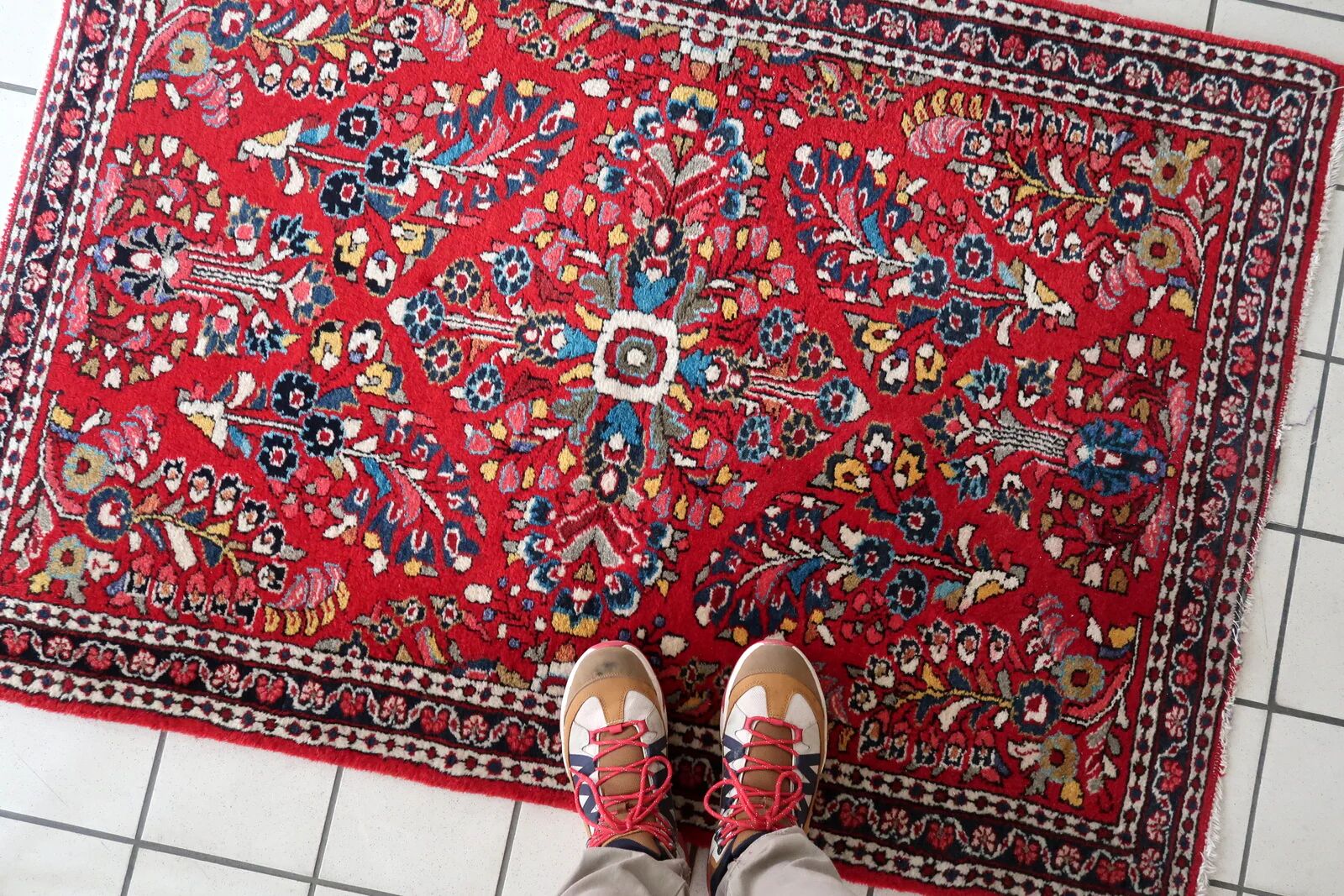 Handmade vintage oriental Sarouk rug 101cm x 145cm, 1950s