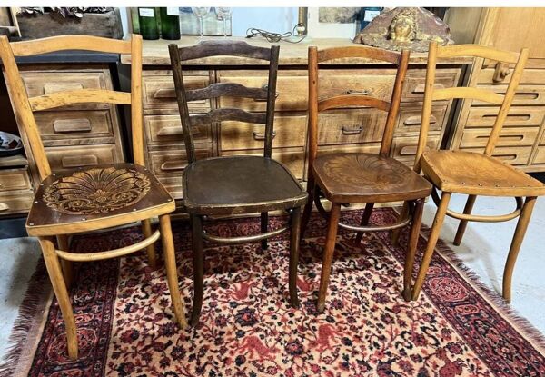 4 anciennes chaises de bistrot