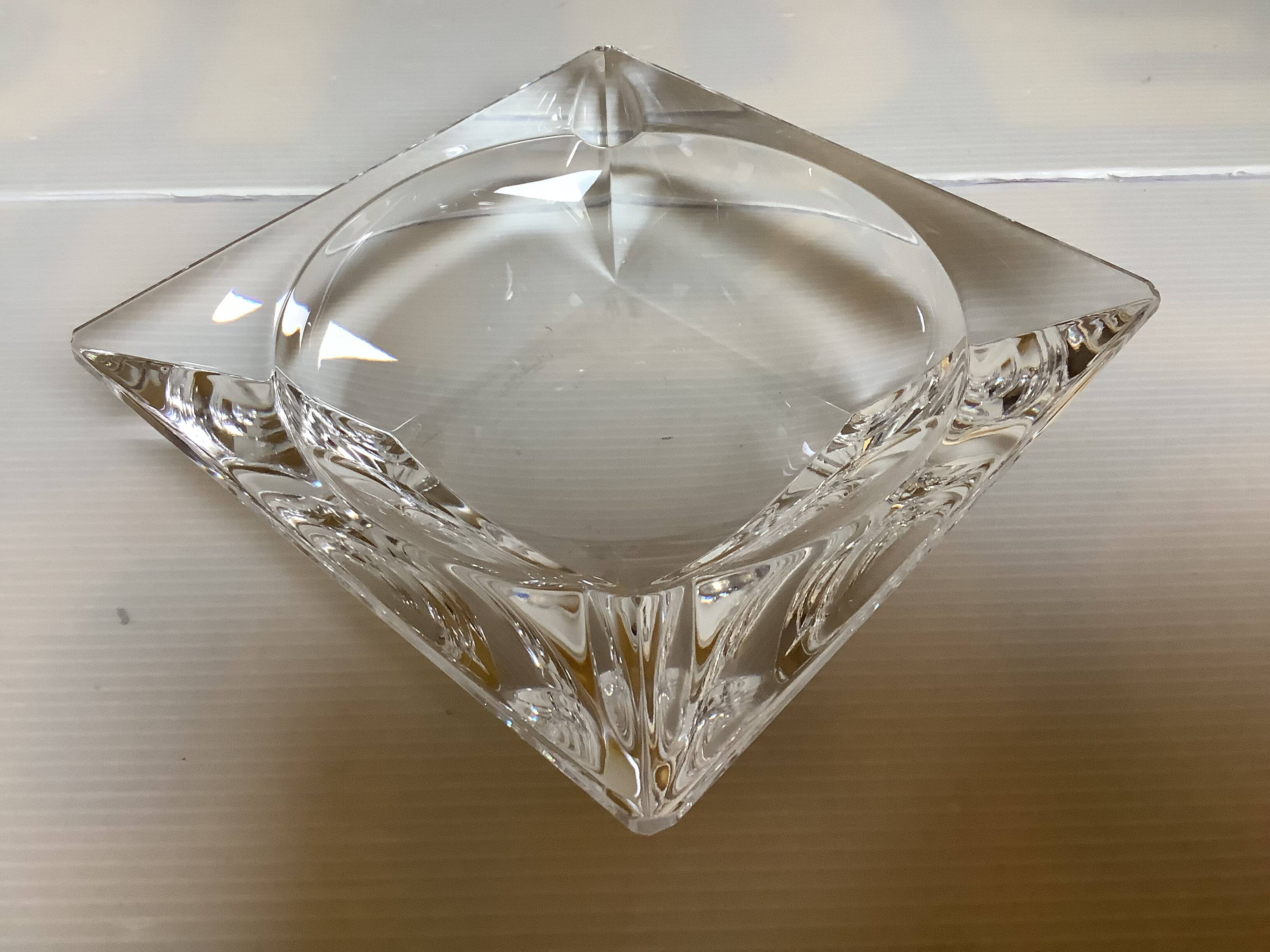 Large empty pocket ashtray Val Saint Lambert