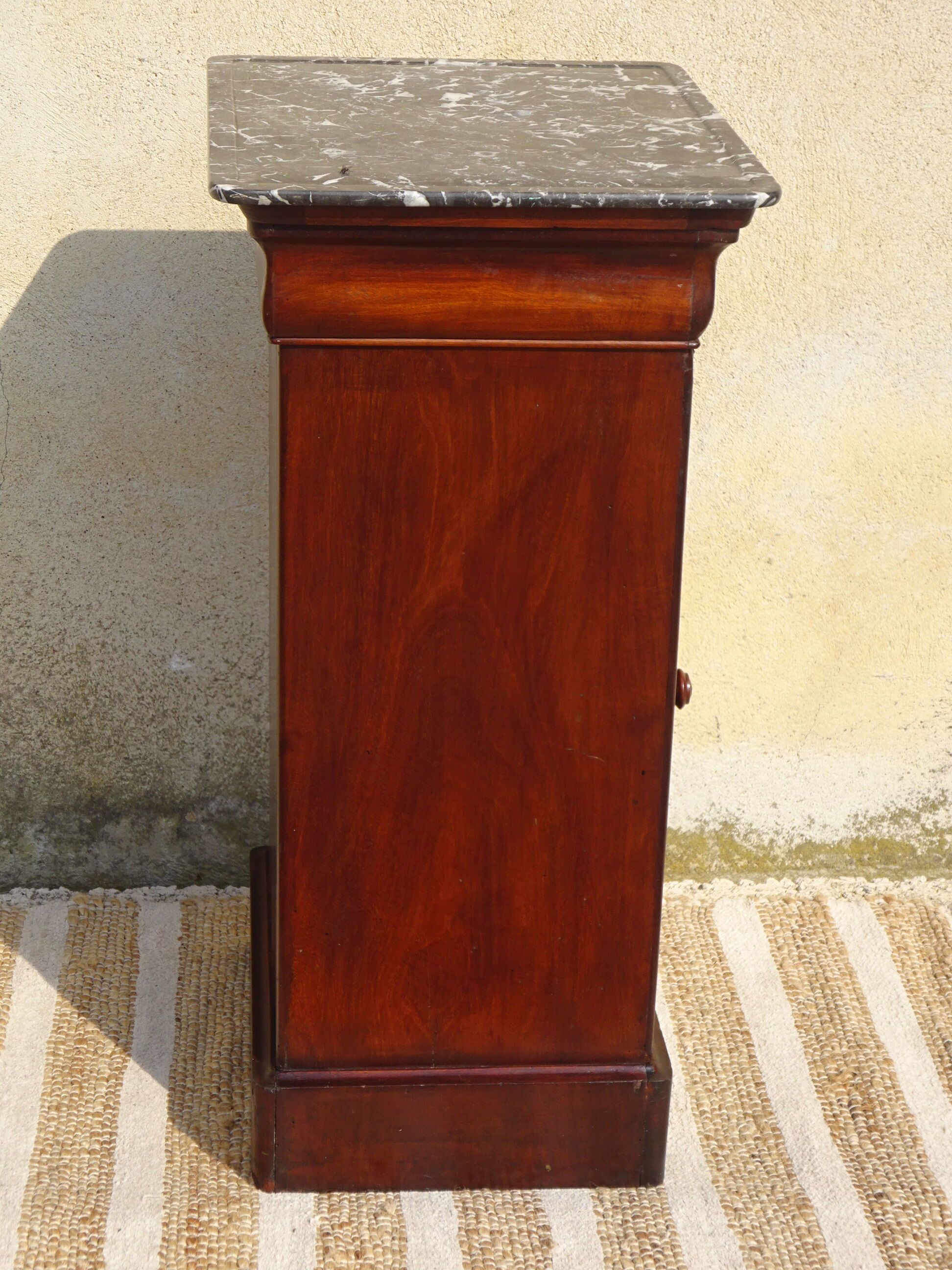 Louis-Philippe bedside in flamed mahogany