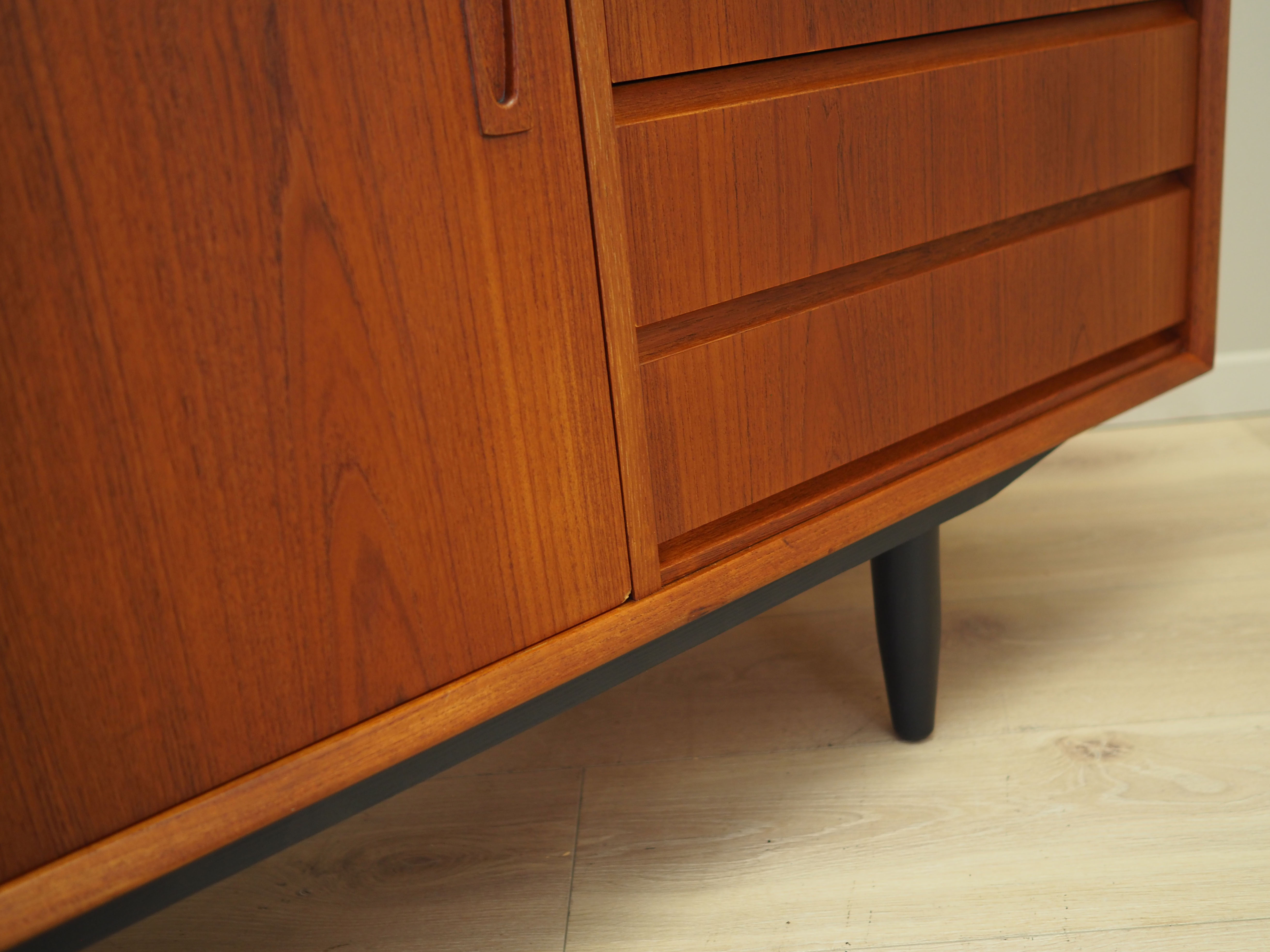 Enfilade en teck, design danois, années 1970, production: Danemark