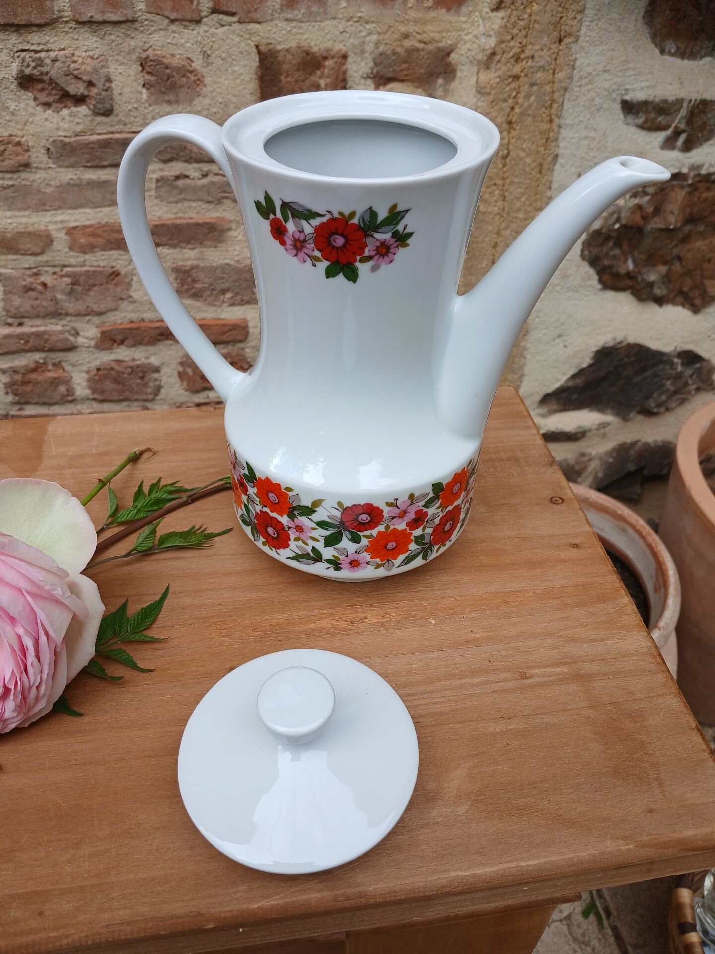 Antique porcelain coffee/tea pot
