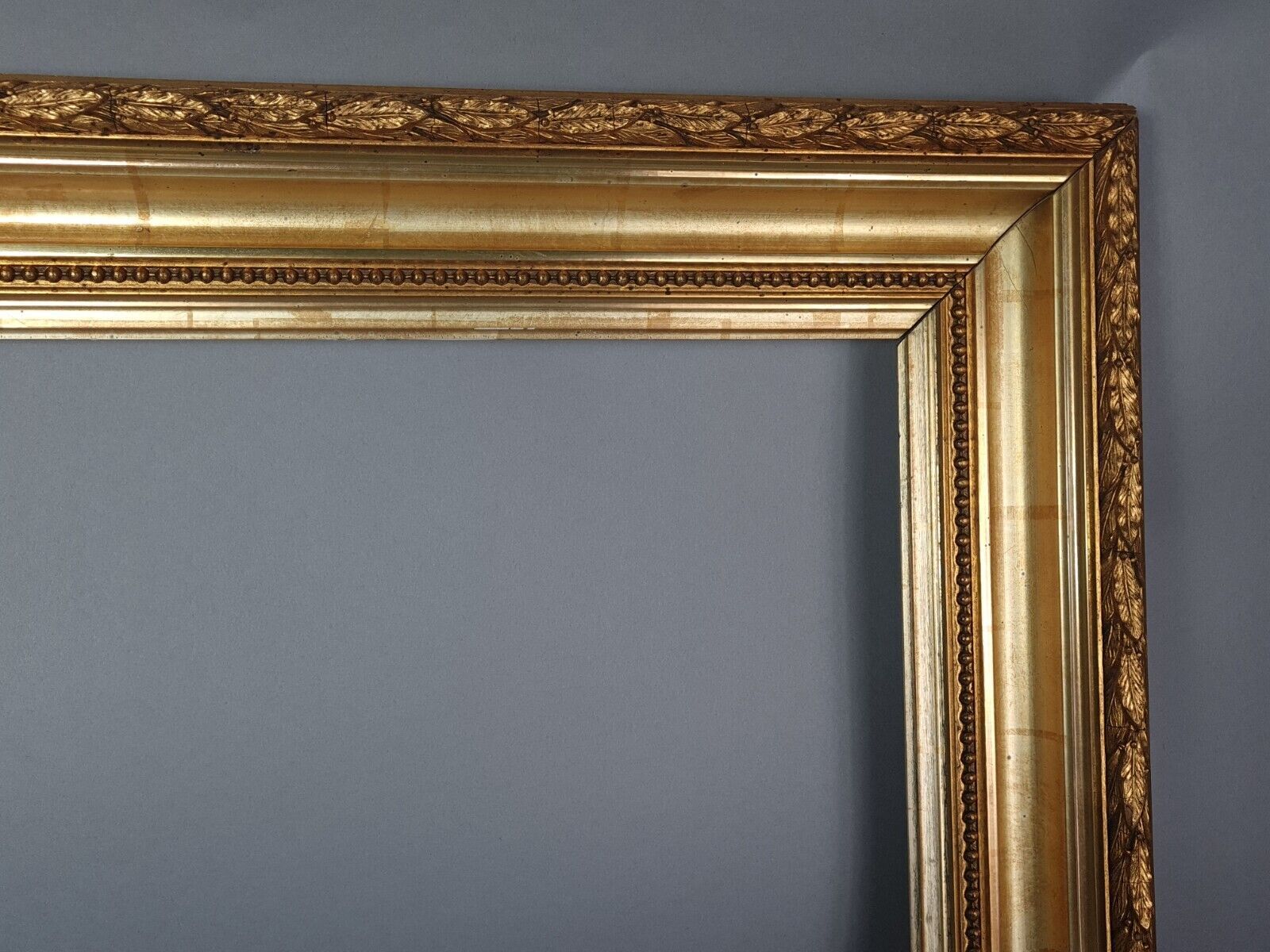 Frame nineteenth century wood stucco gilding gold leaf 70x62 cm, foliage 54x46 cm SB