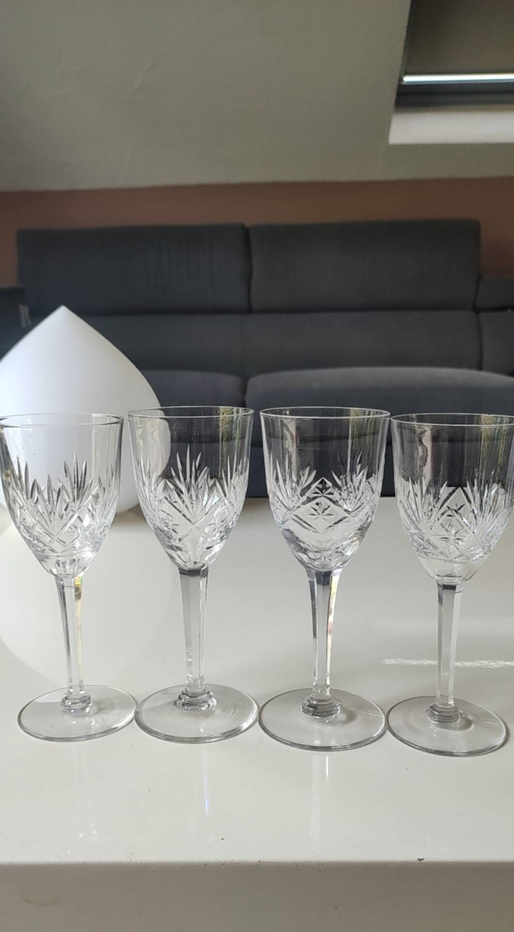 Lot of 7 x crystal glasses. Star/palmette decoration in St Louis style.