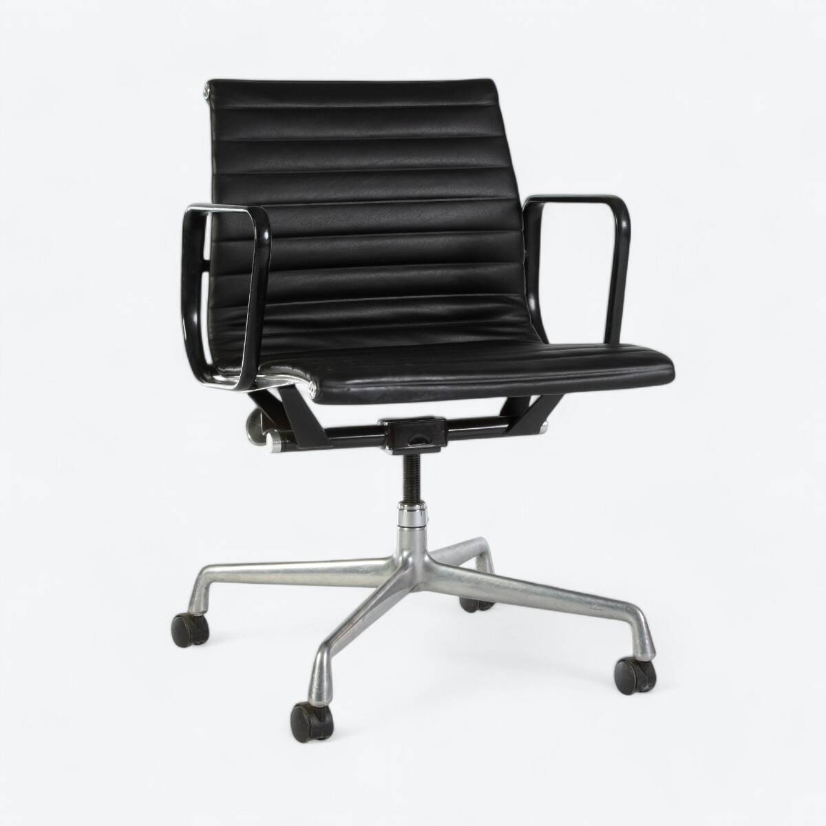 Black Herman Miller Original Eames EA318 Office Chair Castor base
