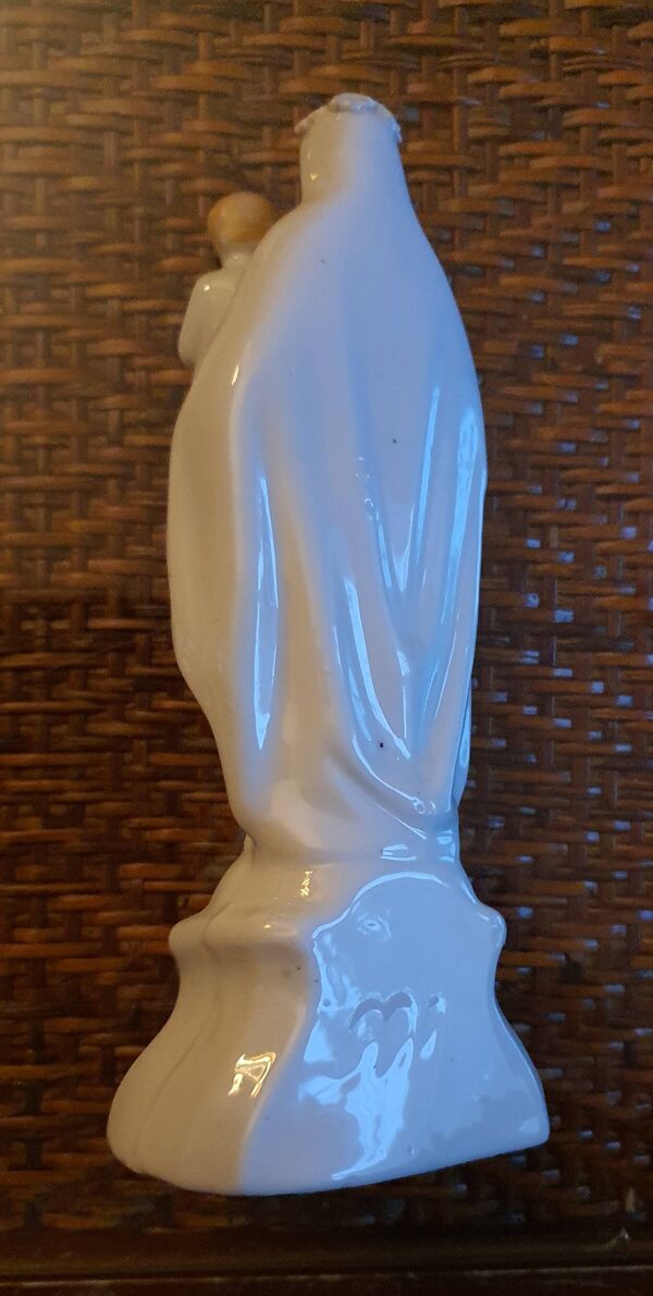 Statuette Vierge à l'enfant en biscuit