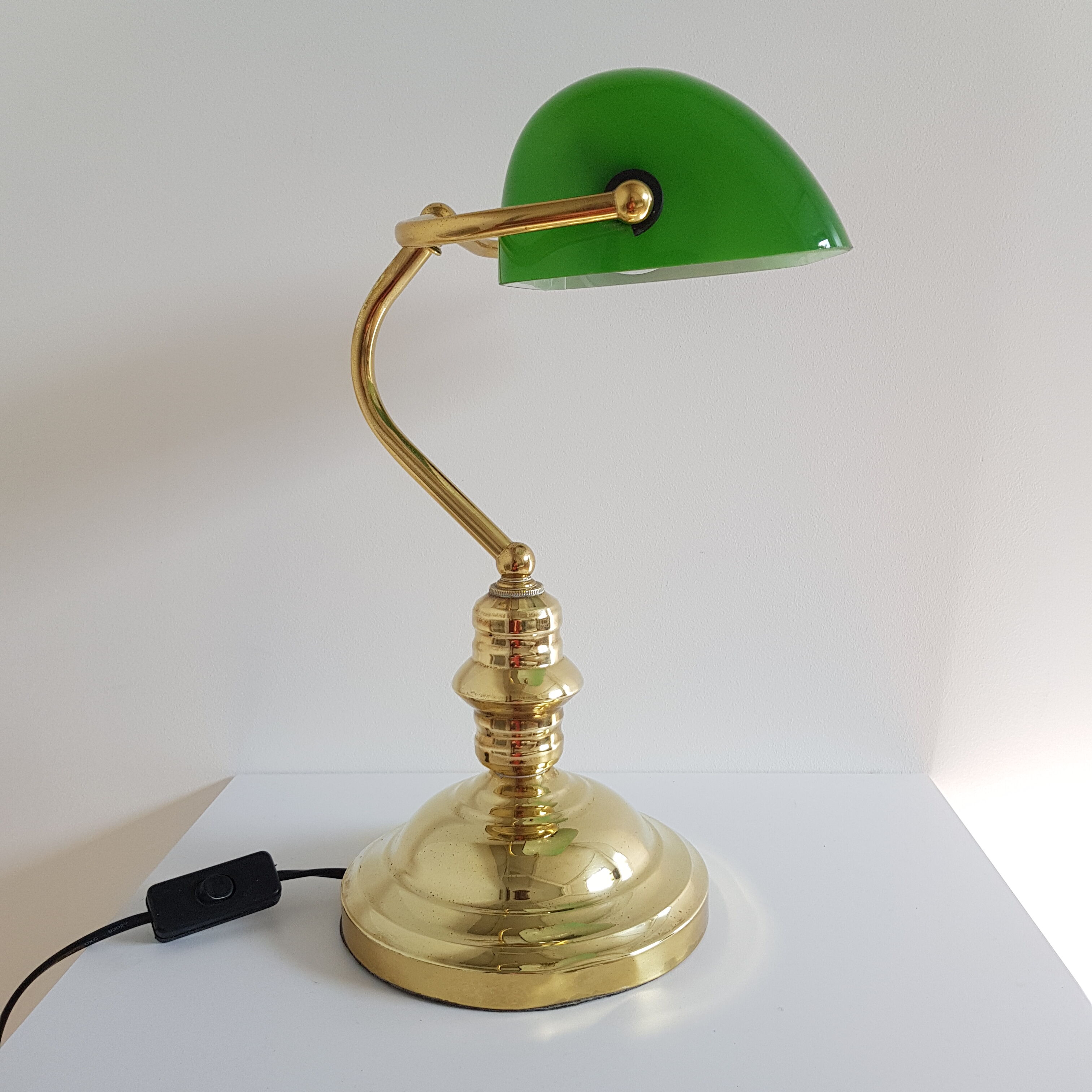 Green banker lamp