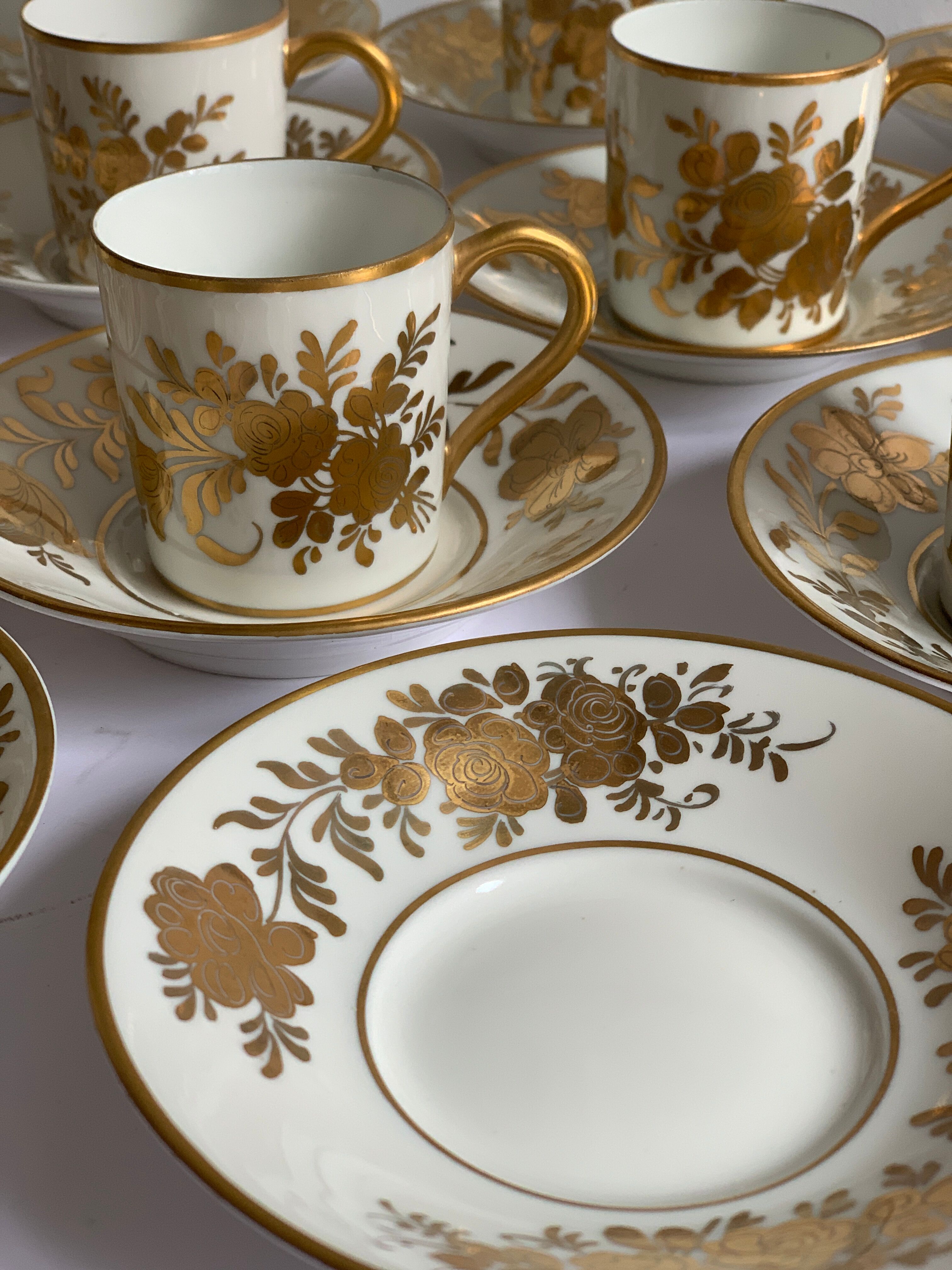 Coffee cup service in porcelain