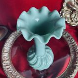 Vase opaline verte ancienne