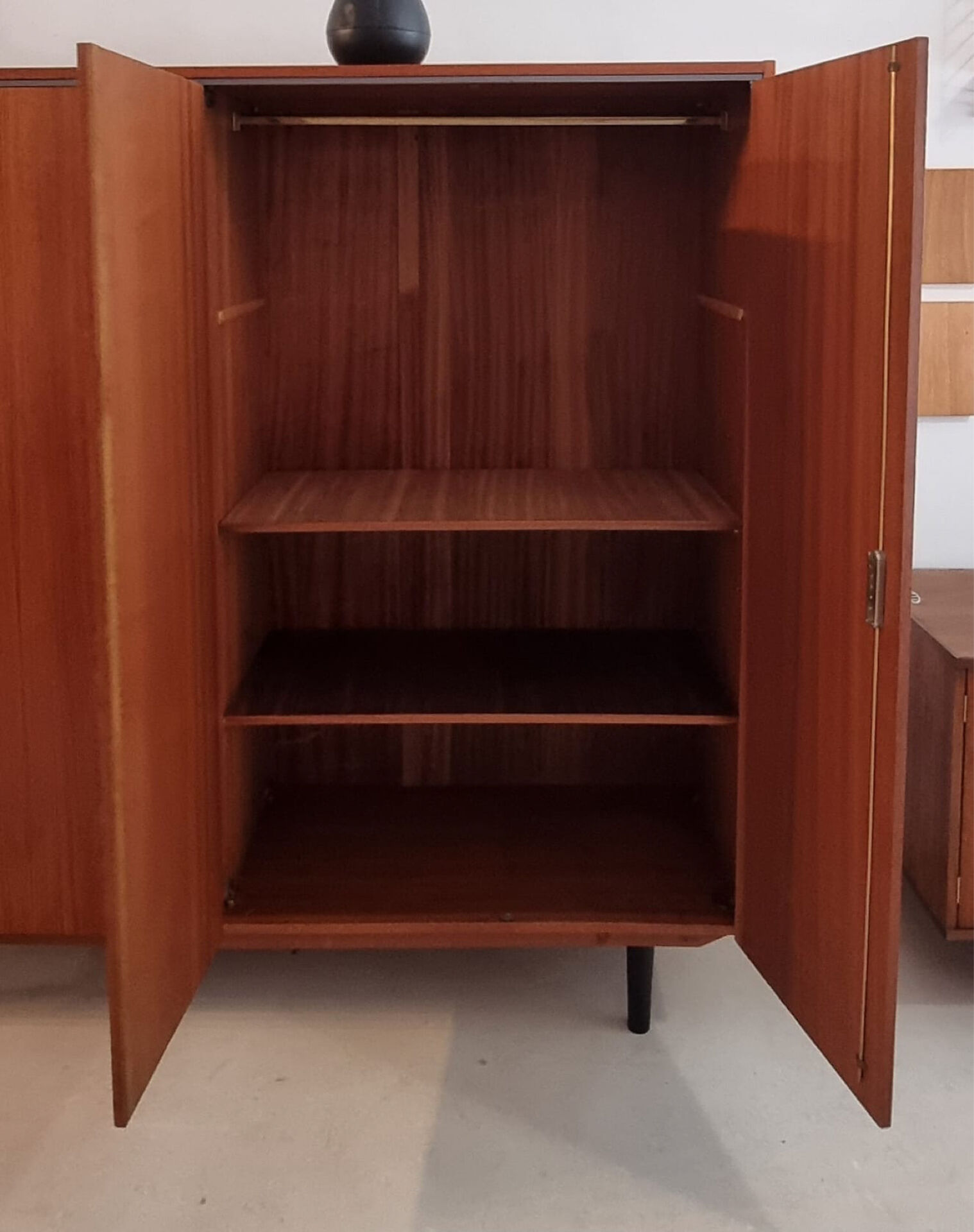 Armoire du milieu du siècle
