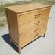 Commode aux pieds compas