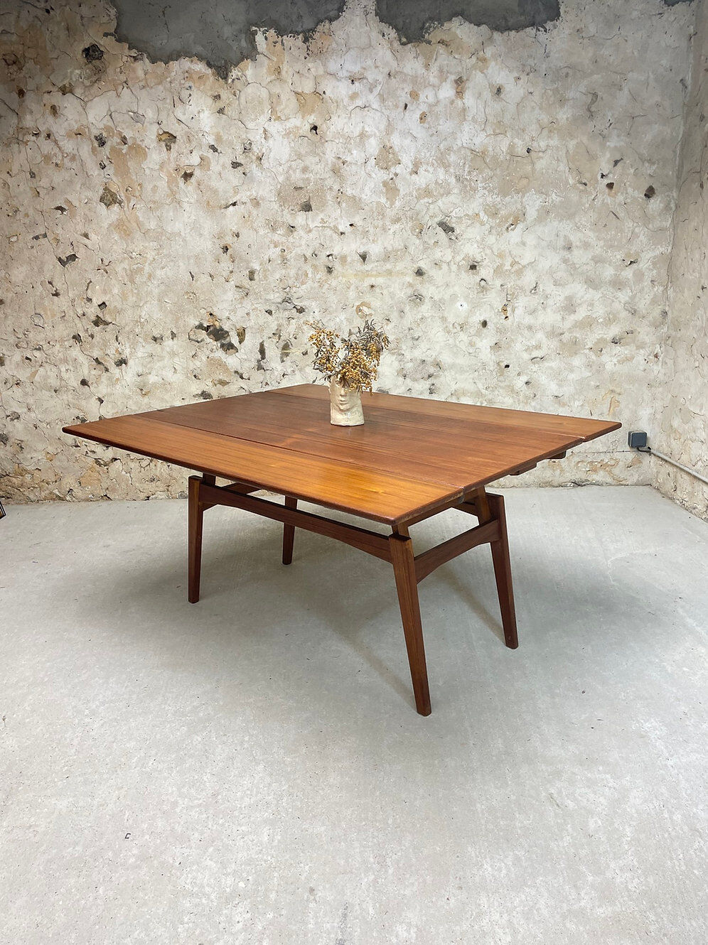 Scandinavian table