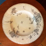 Suite de 4 assiettes en faïence à décor de fleurs