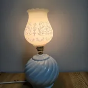 Lampe boule bleue et opaline blanche