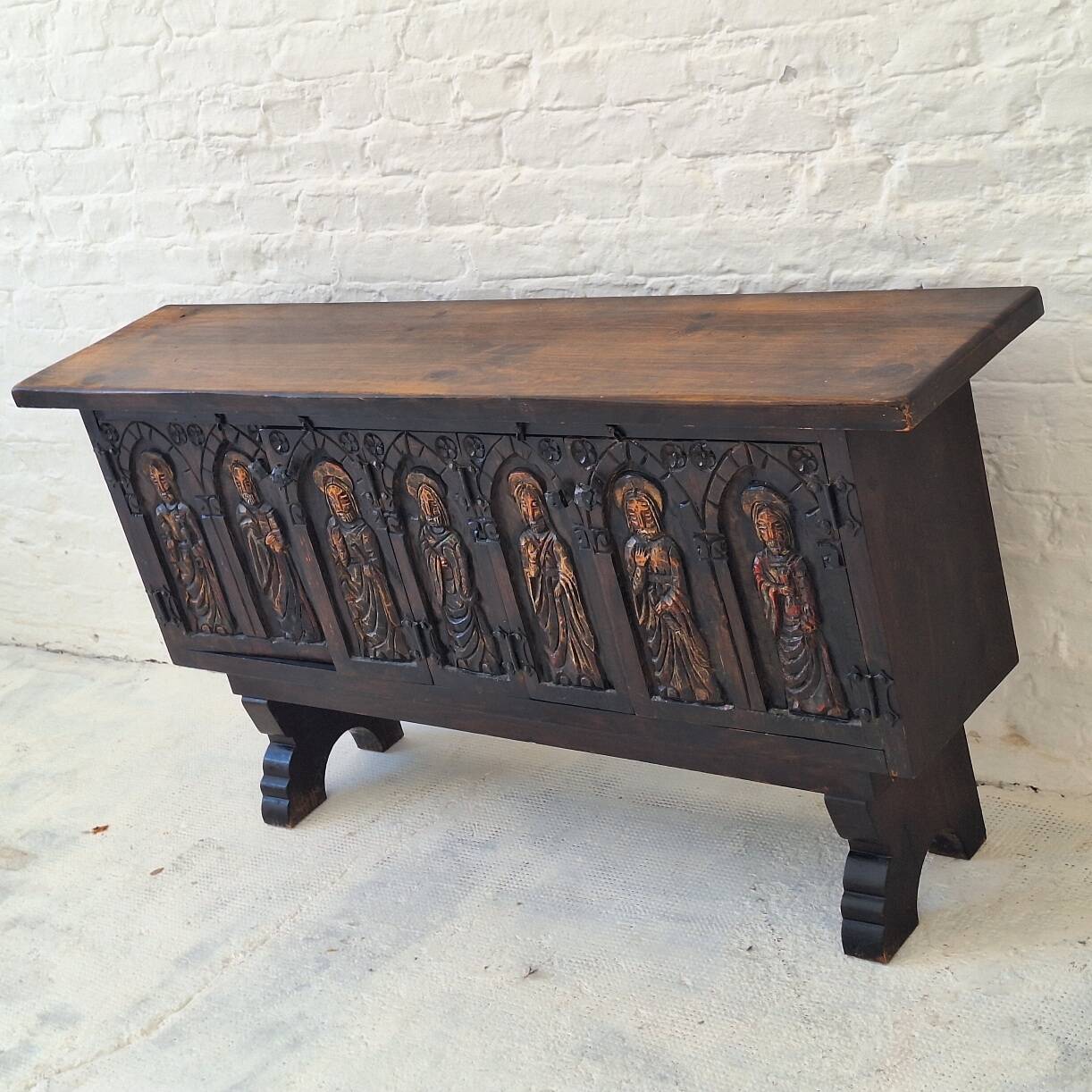 Console, carved Spanish colonial buffet from Artes de México, 1940s-50s.