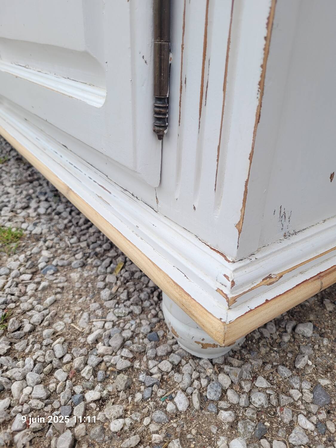 Buffet en bois patiné blanc