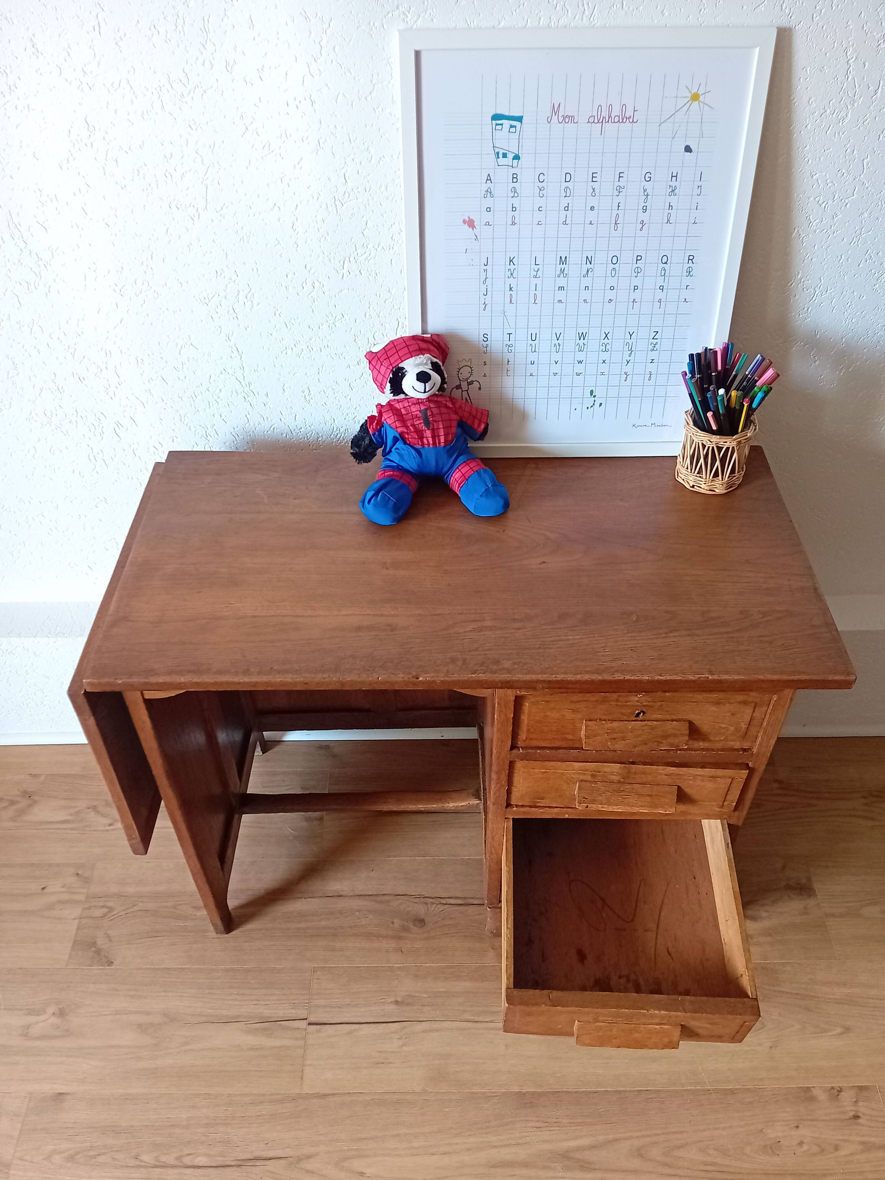 Children's desk