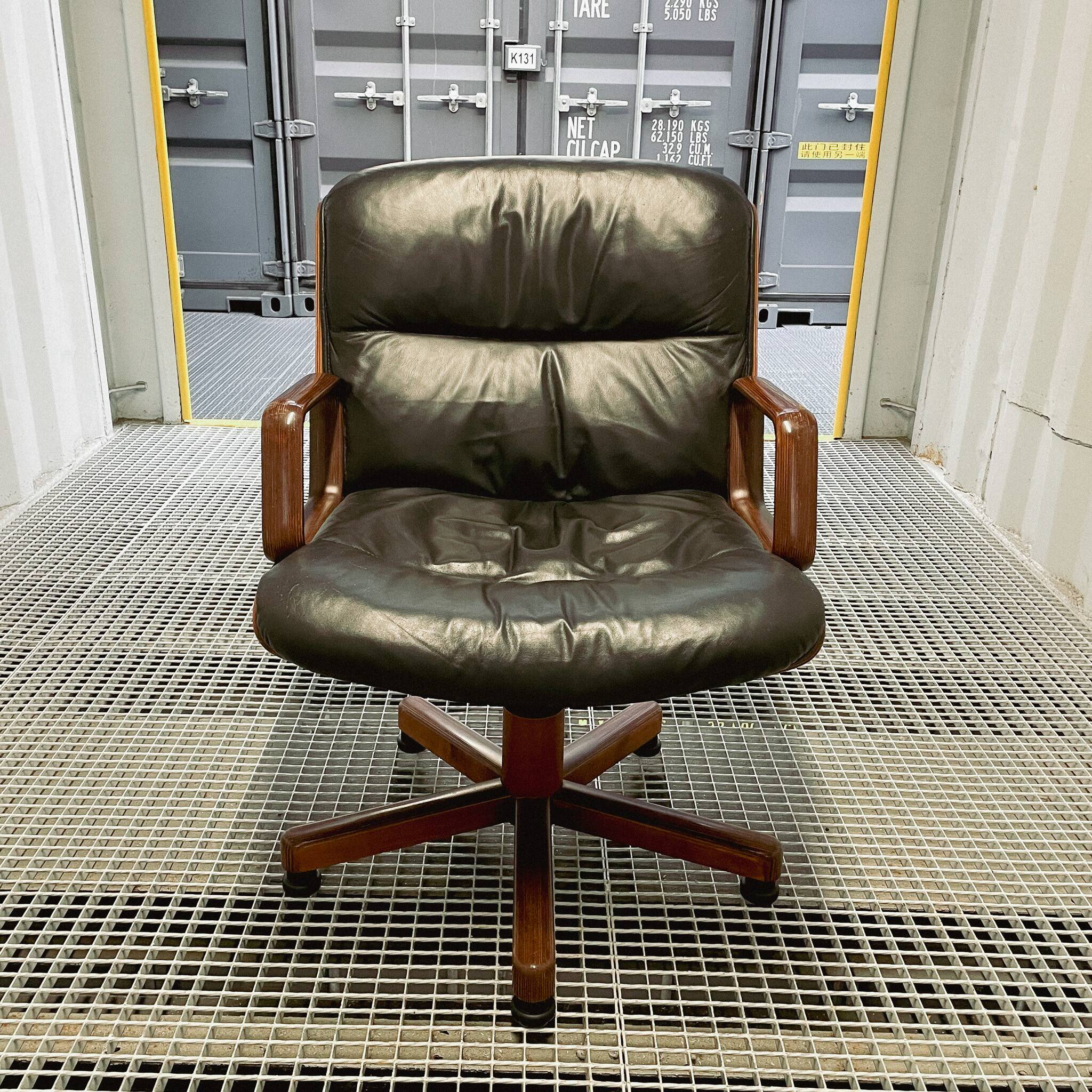 Vaghi • Italian Design • Vintage black leather executive chair from the 70s