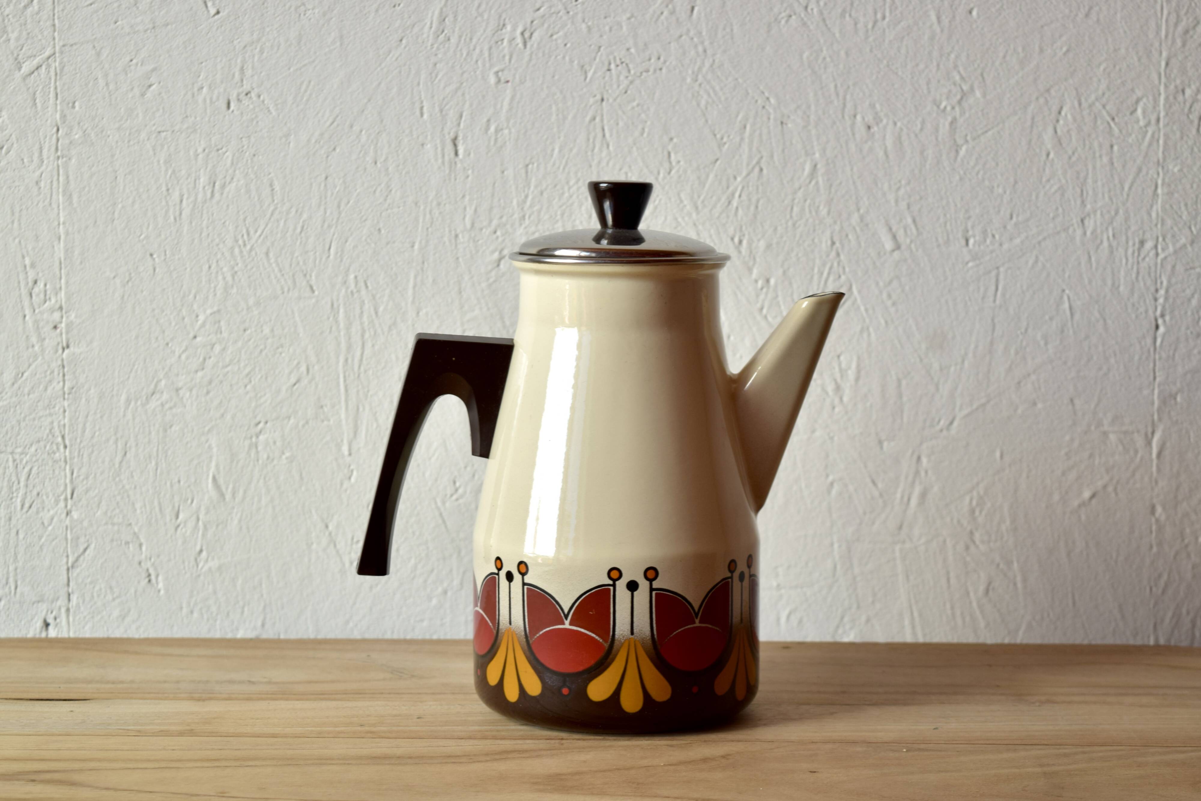 Vintage enameled metal and Bakelite coffee maker - 1960s