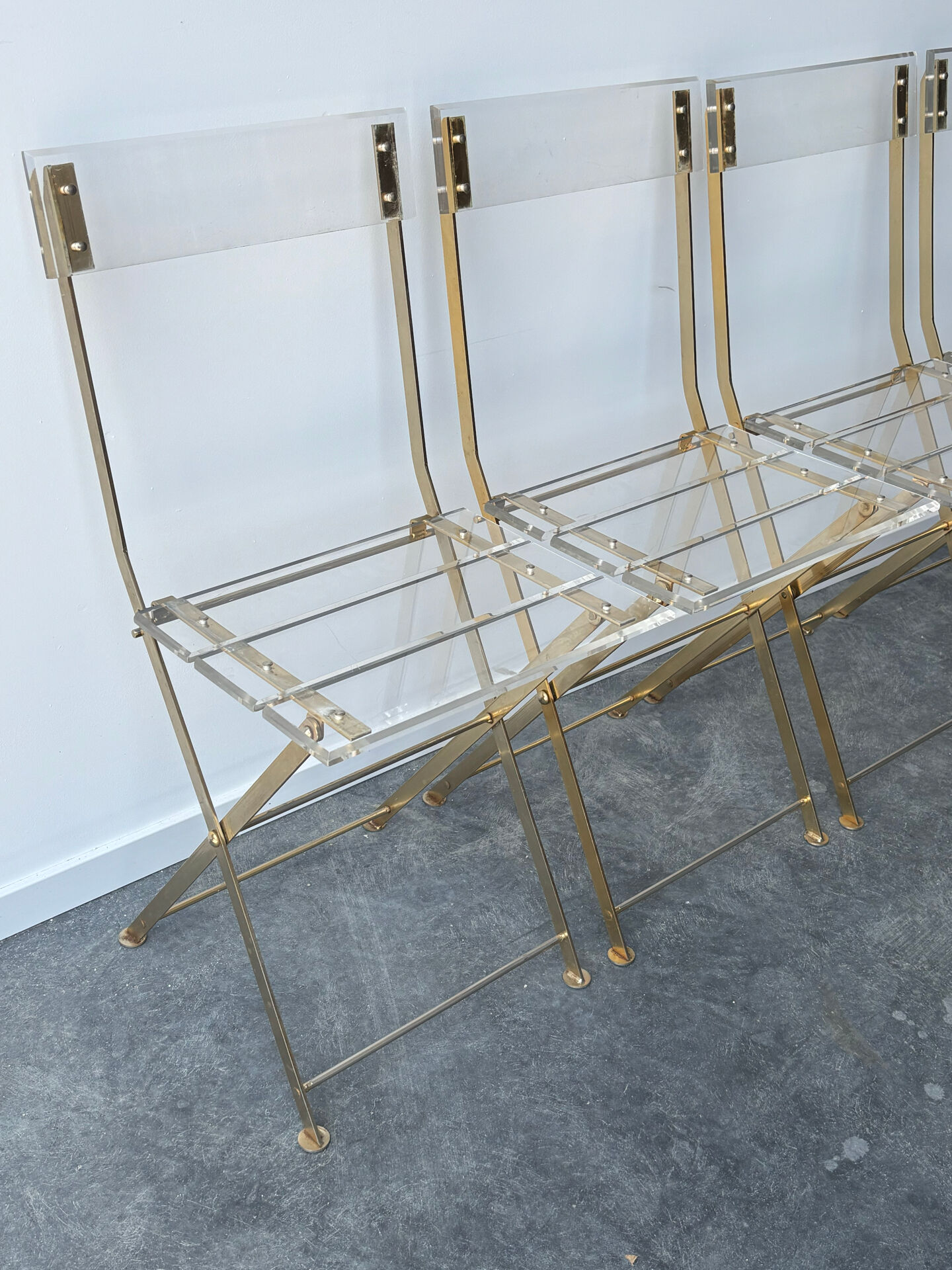 4 chaises pliantes « les invisibles » pour Marais international 1970