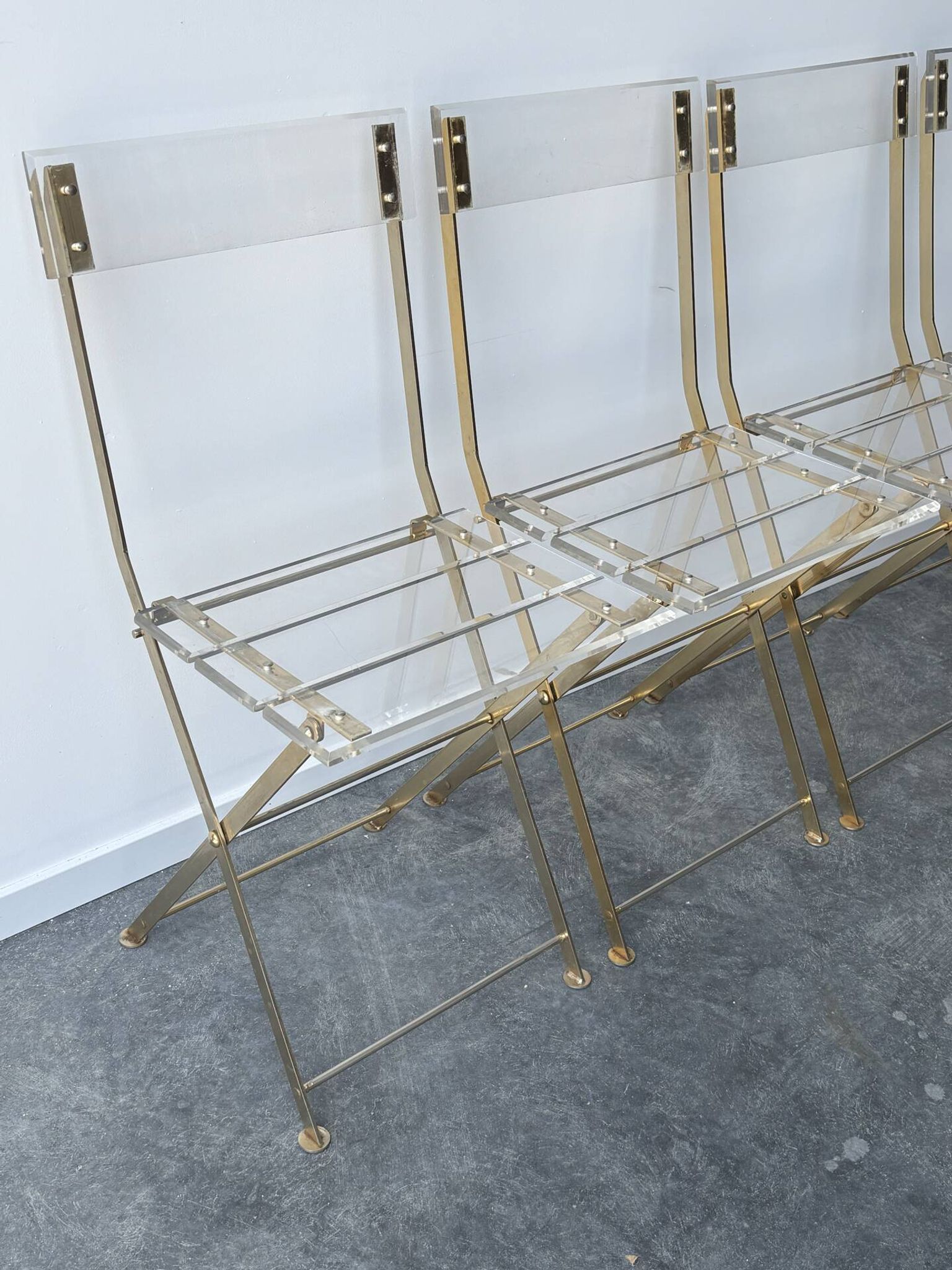 4 chaises pliantes « les invisibles » pour Marais international 1970