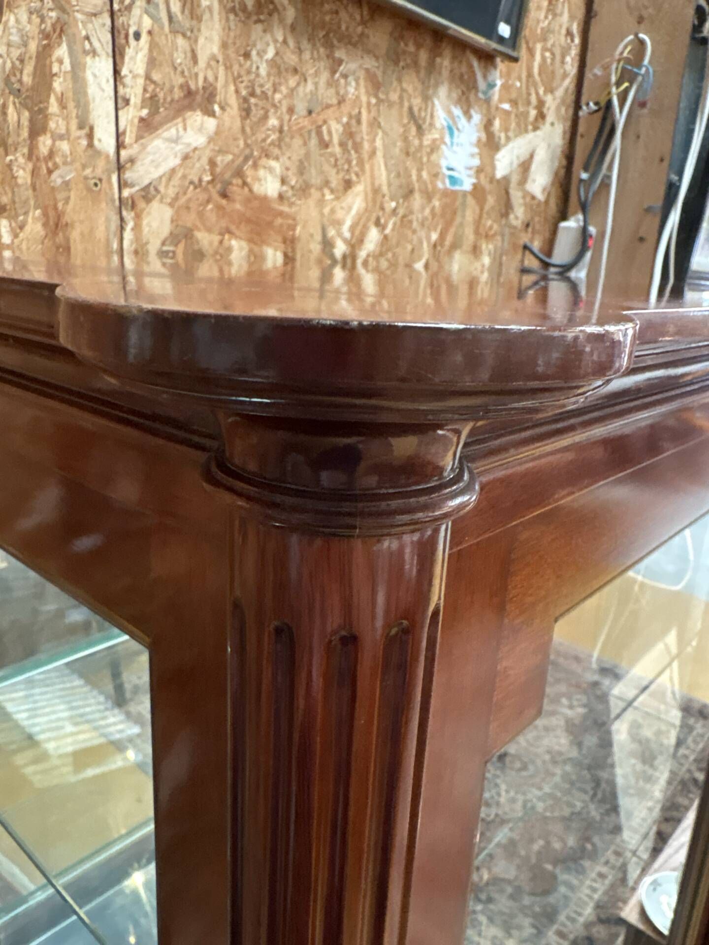 Neoclassical display cabinet by Maurice Hirsch – mahogany, brass and glass